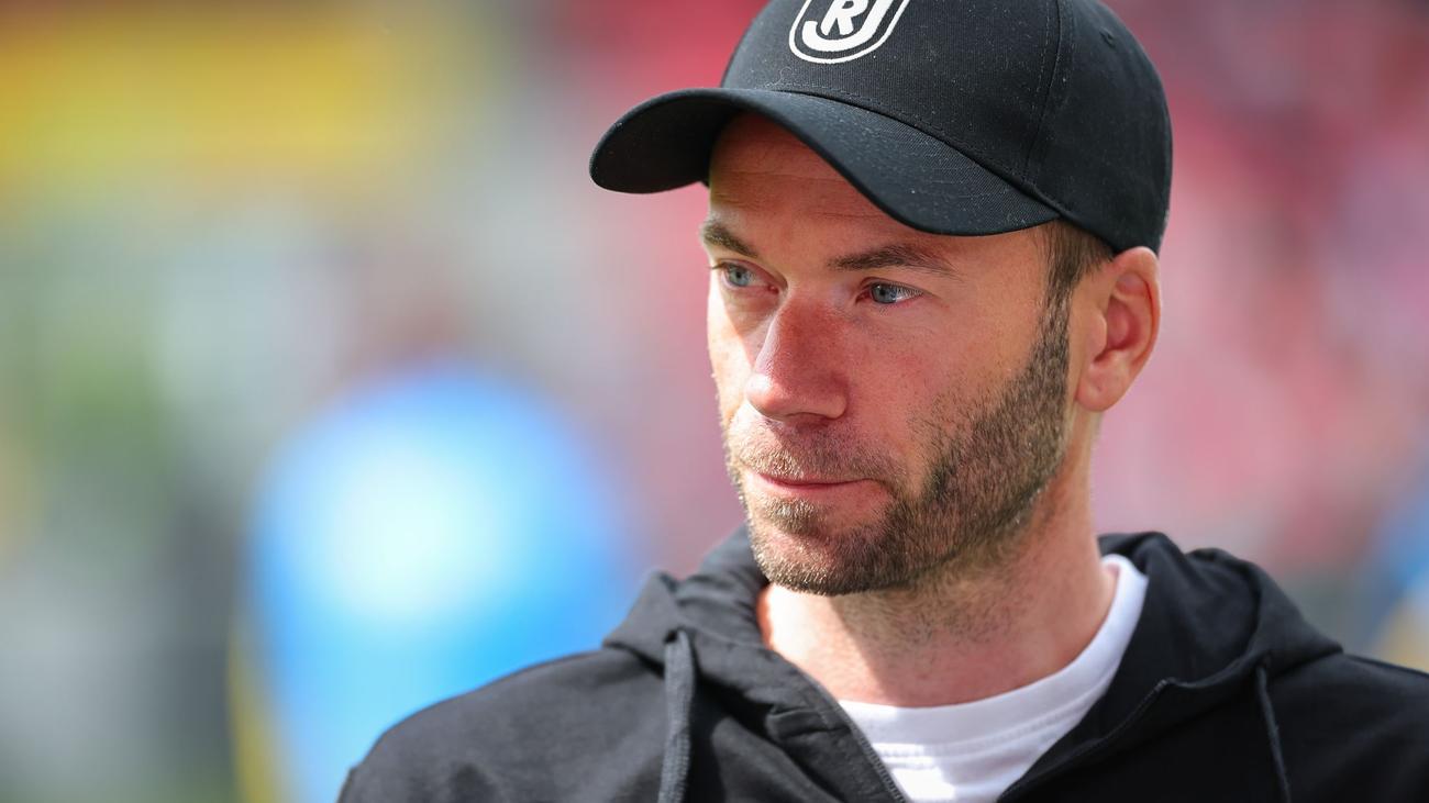Here are some meta keywords for the article, separated by commas, focusing on relevance for Turkish searchers:

SSV Jahn Regensburg, 2. Bundesliga, Abstiegskampf, 1. FC Köln, Andreas Patz, Fußball, Abstieg, Spieltag 32, Verletzungen, Joe Enochs, Regensburg, Almanya futbolu, küme düşme hattı, futbol analizi, spor haberleri.
