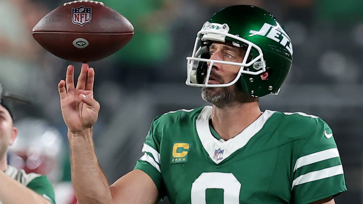Aaron Rodgers, Kentucky Derby, NFL, Pittsburgh Steelers, Mike Tomlin, Trade, Retirement, 2025 Season, Free Agent, Davante Adams, Randall Cobb, Jimmy Graham, A.J. Hawk, Corey Linsley, David Bakhtiari, JJ McCarthy, Minnesota Vikings, New York Jets, Art Rooney II, Mike Tirico, Fox News Sports
