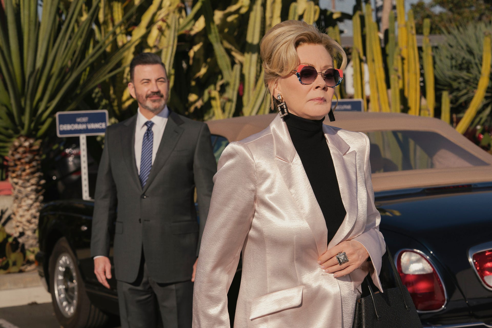 Deborah Vance, Hacks, Jean Smart, Jimmy Kimmel, Hannah Einbinder, Kristen Bell, Conan O'Brien, Jimmy Fallon, James Corden, late-night talk show, komedi, Max, dizi, röportaj, kamera arkası, sahne, çekim, Forrest Gilliland, Paul W. Downs
