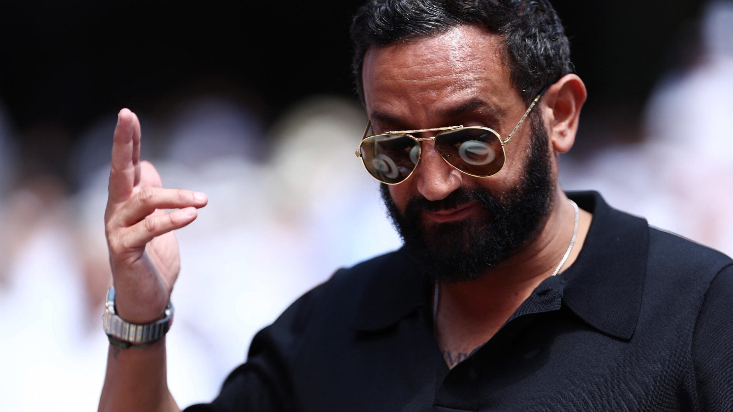 Cyril Hanouna, Emmanuel Macron, Brigitte Macron, Tiphaine Auzière, Sébastien Lecornu, François Bayrou, Élysée, Matignon, Fransa siyaseti, medya, dedikodu, haber, Cumhurbaşkanı, Başbakan ataması, ilişki, özel hayat, CNews, Europe 1
