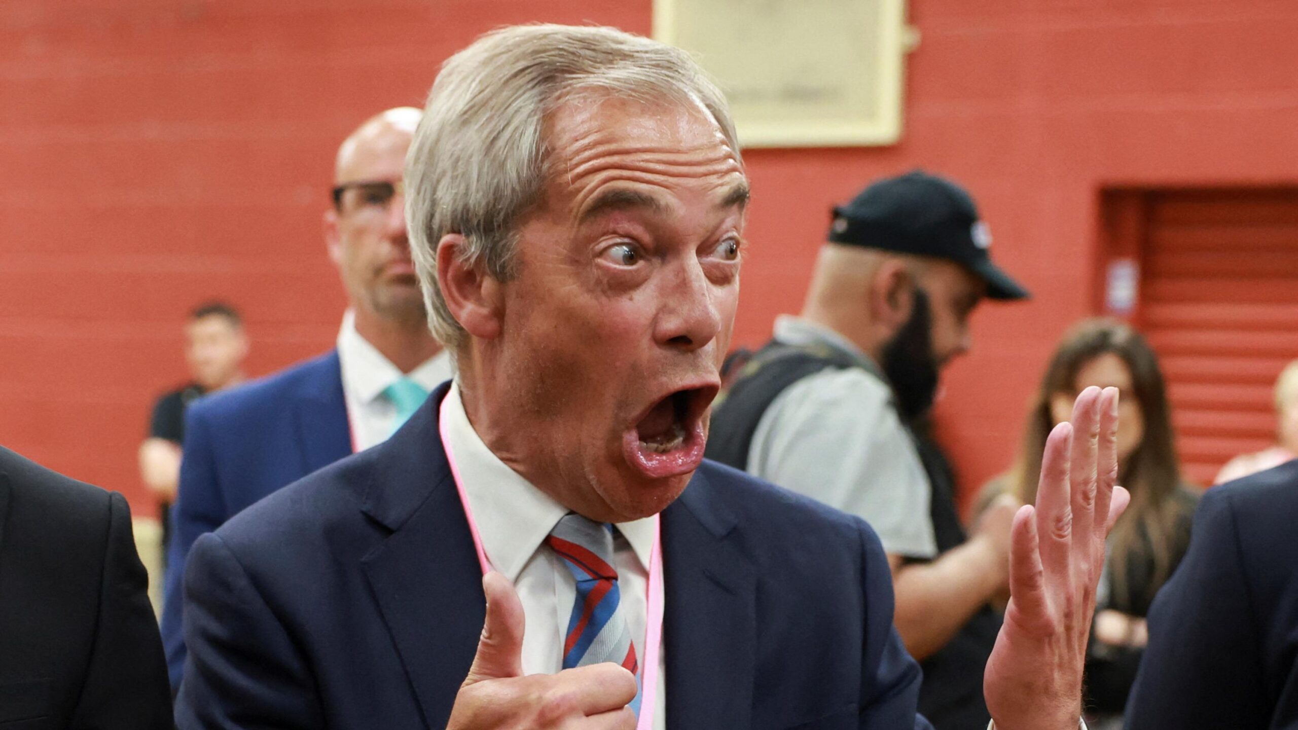 François-Joseph Schichan, Nigel Farage, Reform UK, Birleşik Krallık siyaseti, Brexit, sağ partiler, Avrupa siyaseti, göç, Birleşik Krallık yerel seçimleri, Muhafazakar Parti, İşçi Partisi, sağın birliği, popülizm, siyasi devrim, Birleşik Krallık seçimleri, Trump, Marine Le Pen, siyasi analiz, jeopolitik danışmanlık
