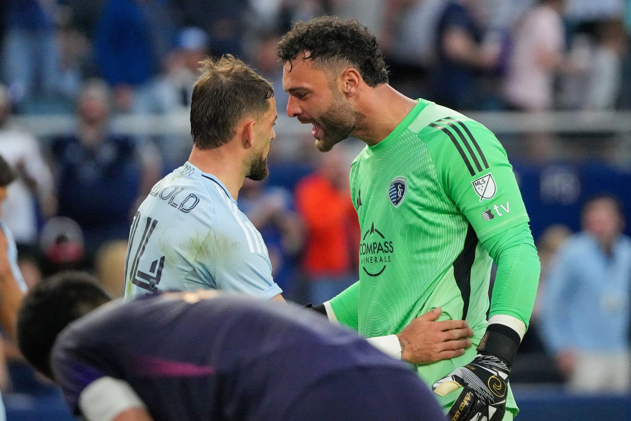 İşte bu makale için optimize edilmiş meta anahtar kelimeler:

Sporting Kansas City, Los Angeles Galaxy, MLS, futbol, ​​maç özeti, sonuçlar, puan durumu, Kerry Zavagnin, Maya Yoshida, kendi kalesine gol, sakatlıklar, Gabriel Pec, Joseph Paintsil, John Pulskamp, Marco Reus, Nemanja Radoja, Salloi, 2025 sezonu, istatistikler, köşe vuruşları, şutlar, topa sahip olma, rekorlar, kazanma serisi, kaybetme serisi, futbol haberleri, spor haberleri, MLS Cup, şampiyon, savunma şampiyonu, en kötü başlangıç.
