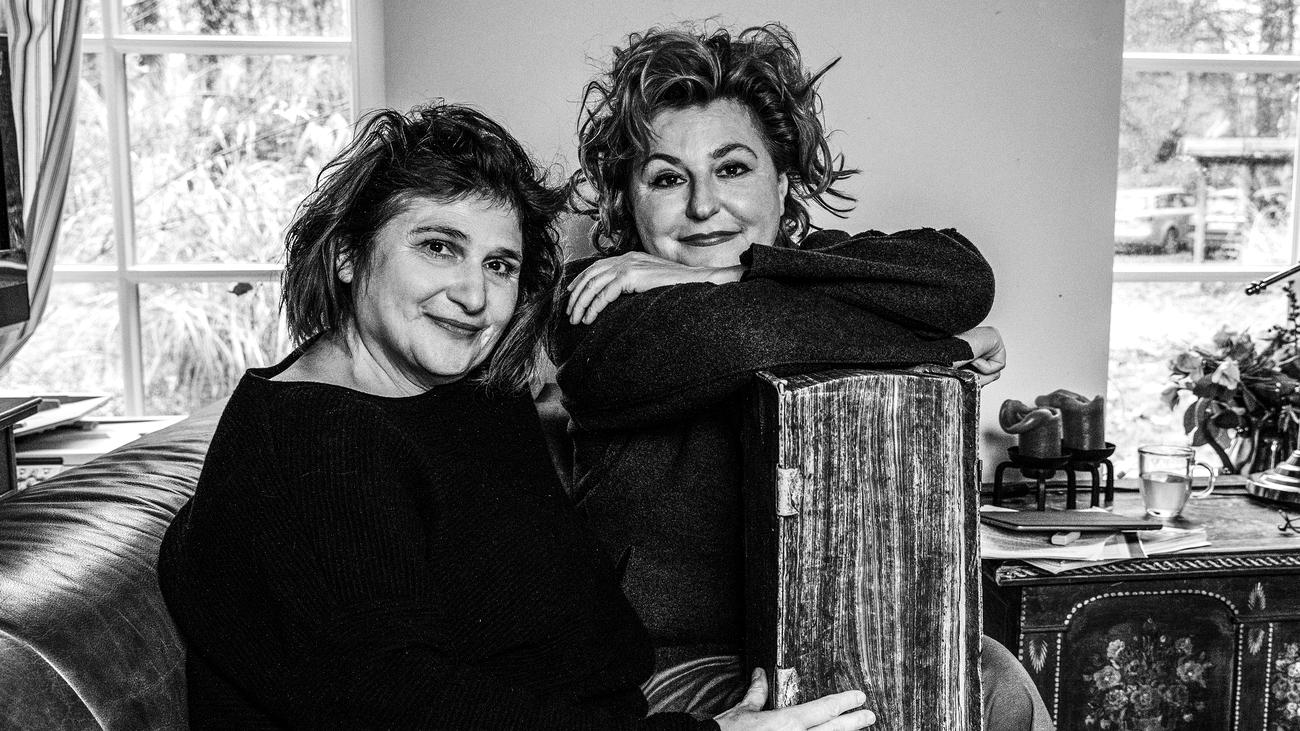 Apostel Thomas, Şüpheci Thomas, İncil Podcast, Sabine Rückert, Johanna Haberer, Hiob, Eski Ahit, Yeni Ahit, İsa'nın Dirilişi, İnanç, Kuşku, İncil Hikayeleri, Teoloji, Din, Hristiyanlık, Pfarrerstöchter, Özgürlük, Sorgulama, Kesinlikler, Fırtınadaki Ses, 150. Bölüm, İncil Yorumu
