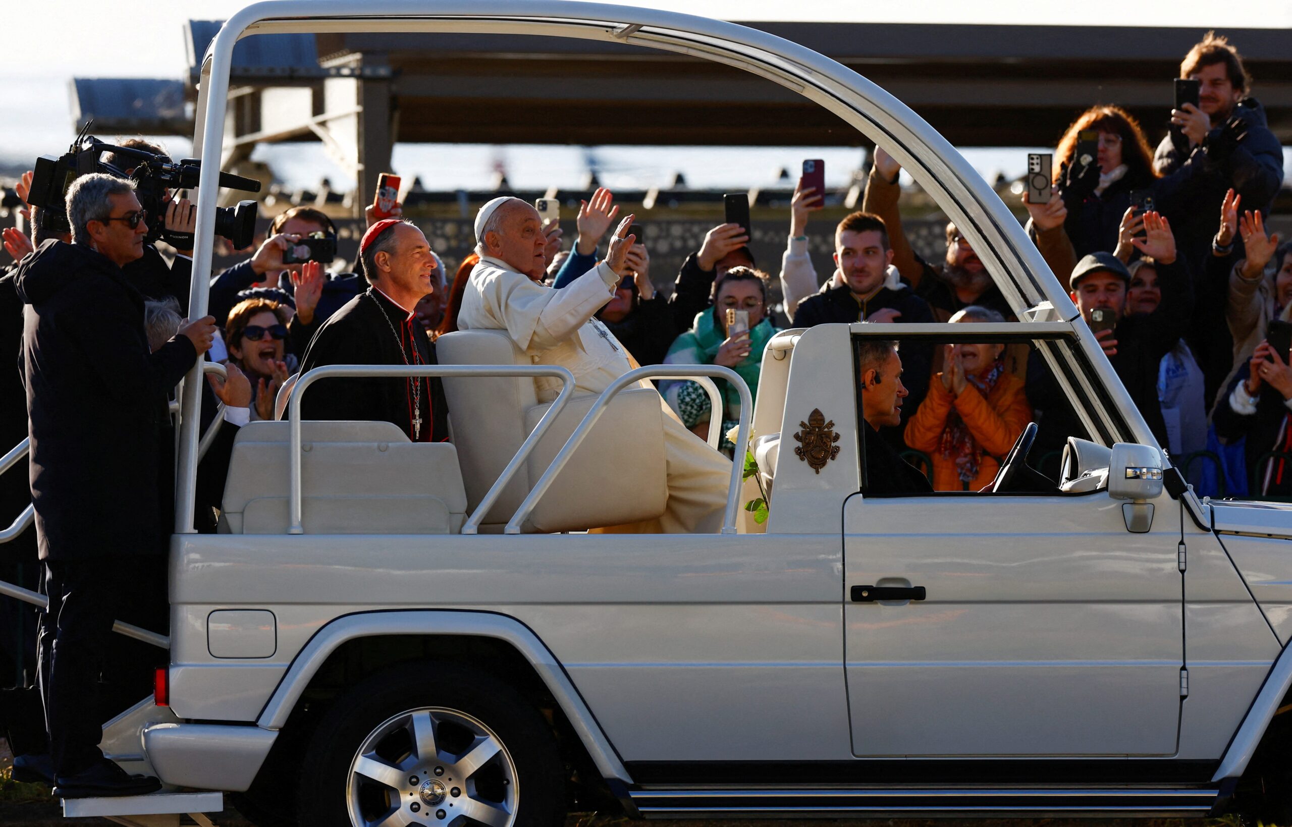 Papa Franciscus, Vatikan, Kolej Kardinaller, Vitae Fest, Meksika, Gazze, Filistin, Popemobil, Katolik Kilisesi, Papa seçimi, Conclave, Kardinaller, Kilise reformu, Jubilee Yılı, Yardım, Açlık, Çocuklar, Sağlık, Caritas, Beyaz duman, Siyah duman
