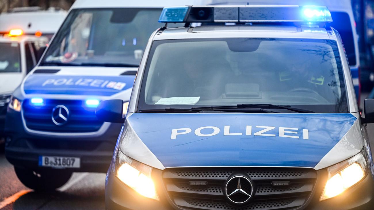 Berlin, 1 Mayıs, Otomobil yangınları, Kundaklama, Seydelstraße, Kienitzer Straße, Ringallee, Berlin-Mitte, Neukölln, Pankow, Lüks otomobil, Yangın, Polis, Haberler, B.Z.
