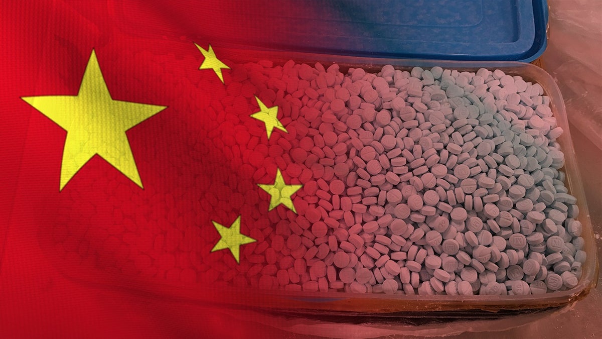 Fentanil, Çin, Trump, ticaret savaşı, uyuşturucu, kimyasal öncüler, Meksika kartelleri, Wang Xiaohong, ABD, yaptırımlar, güvenlik, ithalat vergileri, narkotik, uyuşturucu kaçakçılığı, Çin-ABD ilişkileri, narkotik ticareti, fentanyl krizi, Çin hükümeti, ABD yönetimi.
