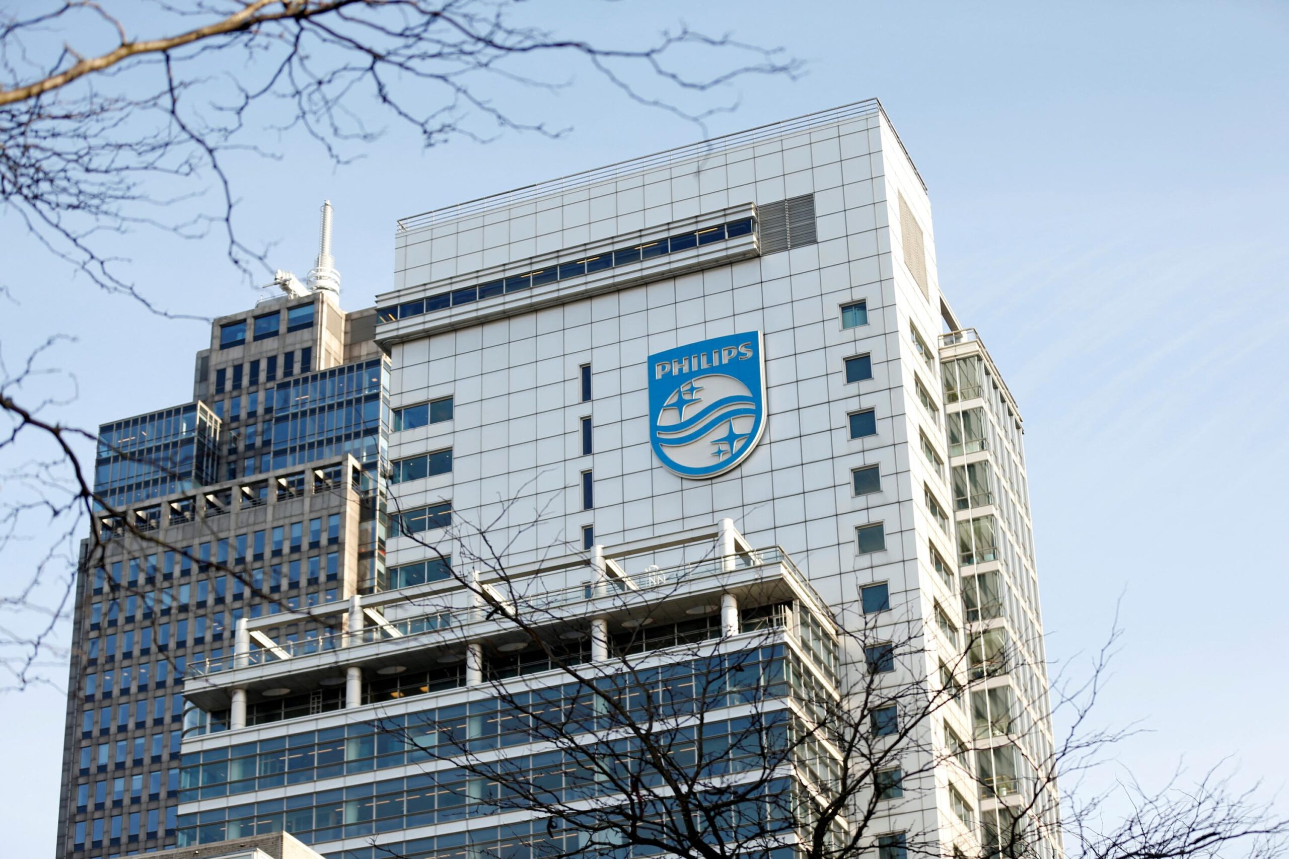 Philips, tıbbi ekipman, kar, ilk çeyrek, zarar, gelir, gümrük vergileri, Roy Jakobs, CEO, büyüme, ciro, EBITA, makroekonomi, Çin, siparişler, ampul, televizyon, sağlık teknolojisi, DreamStation, uyku apnesi, geri çağırma, dava, ABD, anlaşma
