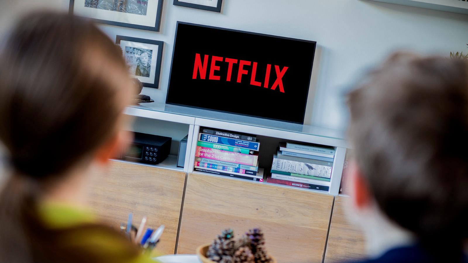 Netflix, reklam destekli plan, Netflix Standard with Ads, streaming hizmeti, abonelik ücreti, reklamlı Netflix, Netflix özellikleri, video kalitesi, offline izleme, indirme limiti, reklam süresi, cihaz uyumluluğu, içerik kısıtlamaları, Netflix abone sayısı, streaming rekabeti, 4K HDR, abonelik karşılaştırması, Hulu, Disney+, Paramount+, Peacock, Max, streaming platformları, reklamlı abonelik, film ve dizi indirme
