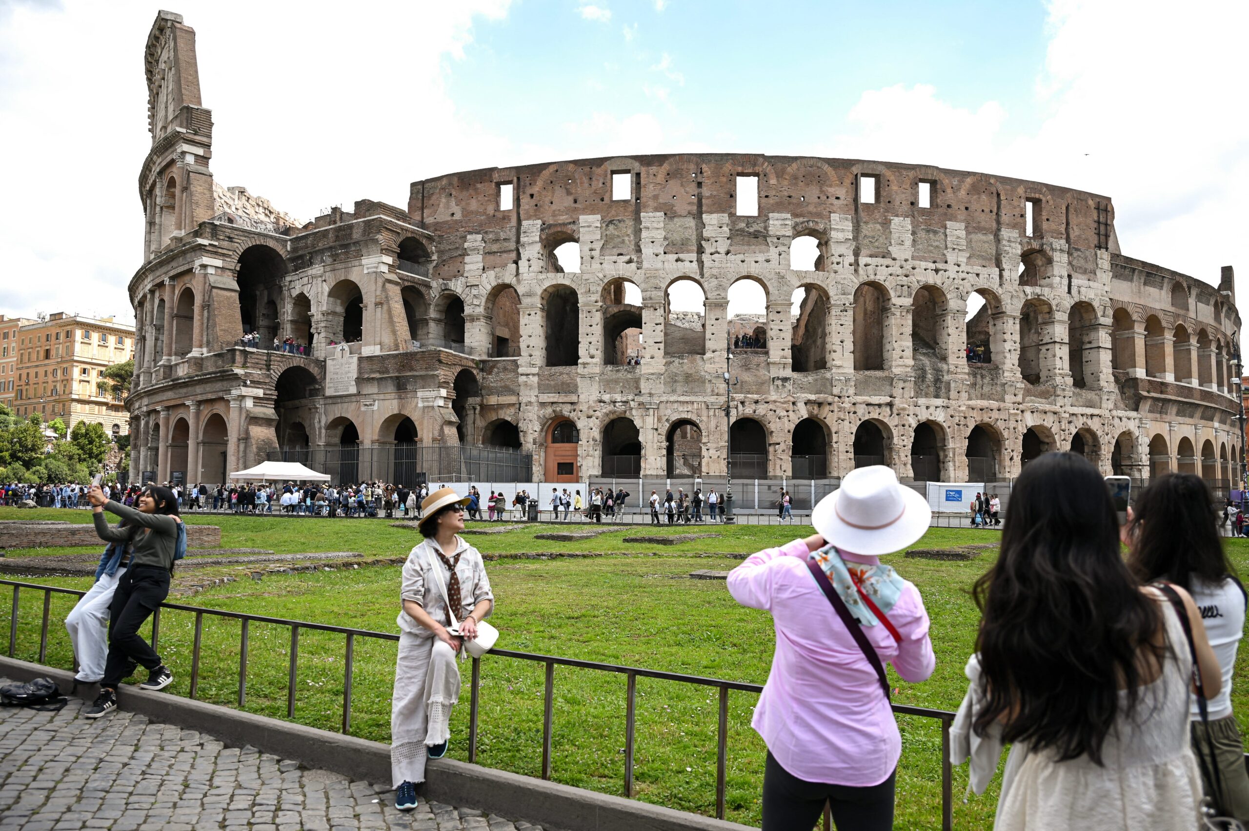 ABD vatandaşı, Kolezyum, Roma, kaza, fotoğraf, çit, yaralanma, turist, İtalya, haberler, soruşturma, cezai yaptırım, Zach Wichter
