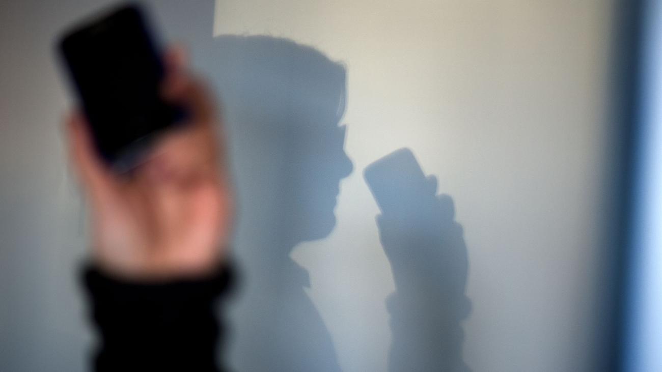 Mecklenburg-Vorpommern, polis, telefon veri analizi, telekomünikasyon gözetimi, TKÜ, kayıp kişiler, intihar riski, konum verileri, veri toplama, IMSI-Catcher, Mecklenburg-Vorpommern polisi, 2023, 2022, içişleri bakanlığı, veri analizi, telefon takibi, konum tespiti, adli emir, acil durum, istisnai durumlar, akustik gözetim

