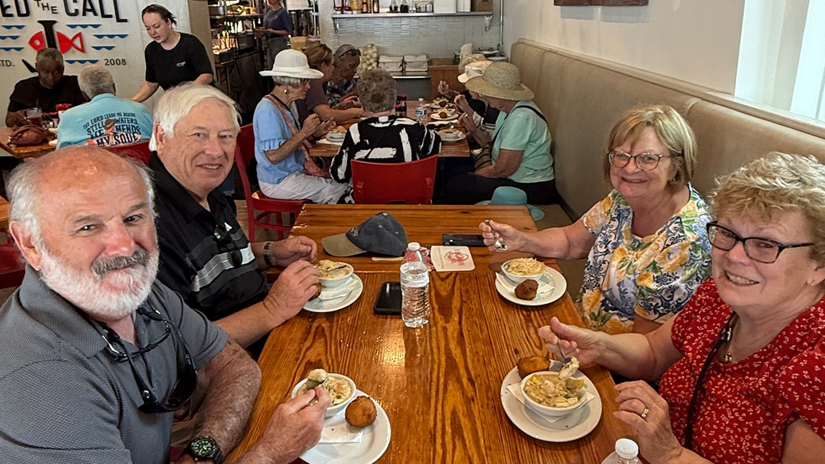 Thomasville, yemek turu, Georgia, Florida, hafta sonu kaçamağı, gastronomi, seyahat, lezzet turu, yerel mutfak, USA Today, Debra Smith, Big Oak, Jonahs Shrimp and Grits, Sweet Grass Cheese Shop, Moonspin Pizza, Grassroots Coffee, uygun fiyatlı tur, yemek destinasyonu, Güney Georgia, Thomasville yemek turu, Amerika'nın en iyi yemek turları, gastronomi turizmi
