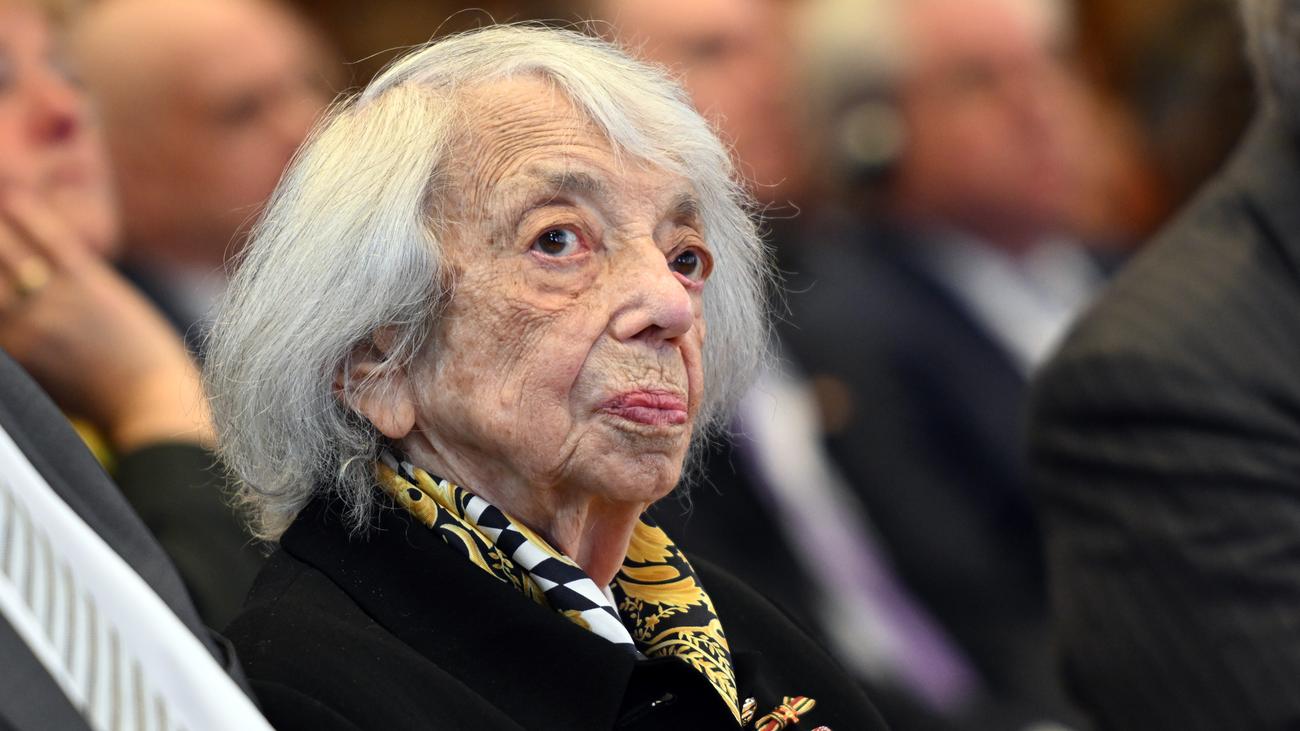 Margot Friedländer, Büyük Liyakat Nişanı, Federal Almanya Cumhuriyeti, Frank-Walter Steinmeier, Holokost, soykırım, toplama kampı, Theresienstadt, Yahudi, Berlin, anıt, insanlık onuru, Yahudi soykırımı, zaman tanığı, Margot Friedländer Vakfı, Almanya, ödül, onur vatandaşı, liyakat nişanı, ABD, göç, Nazi terörü, 103 yaşında, Spiegel dergisi
