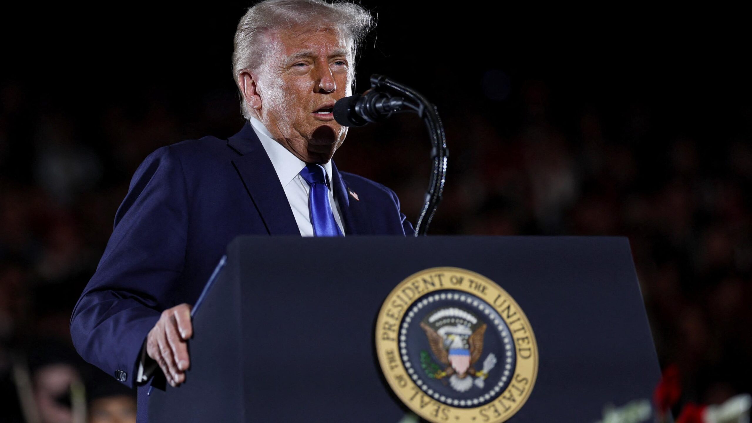 Donald Trump, Zafer Günü, İkinci Dünya Savaşı, Birinci Dünya Savaşı, 8 Mayıs, 11 Kasım, ABD, Gaziler Günü, kutlama, savaş, liderlik, askeri güç, Truth Social, başkan, Avrupa, Rusya, yeniden adlandırma, kararname
