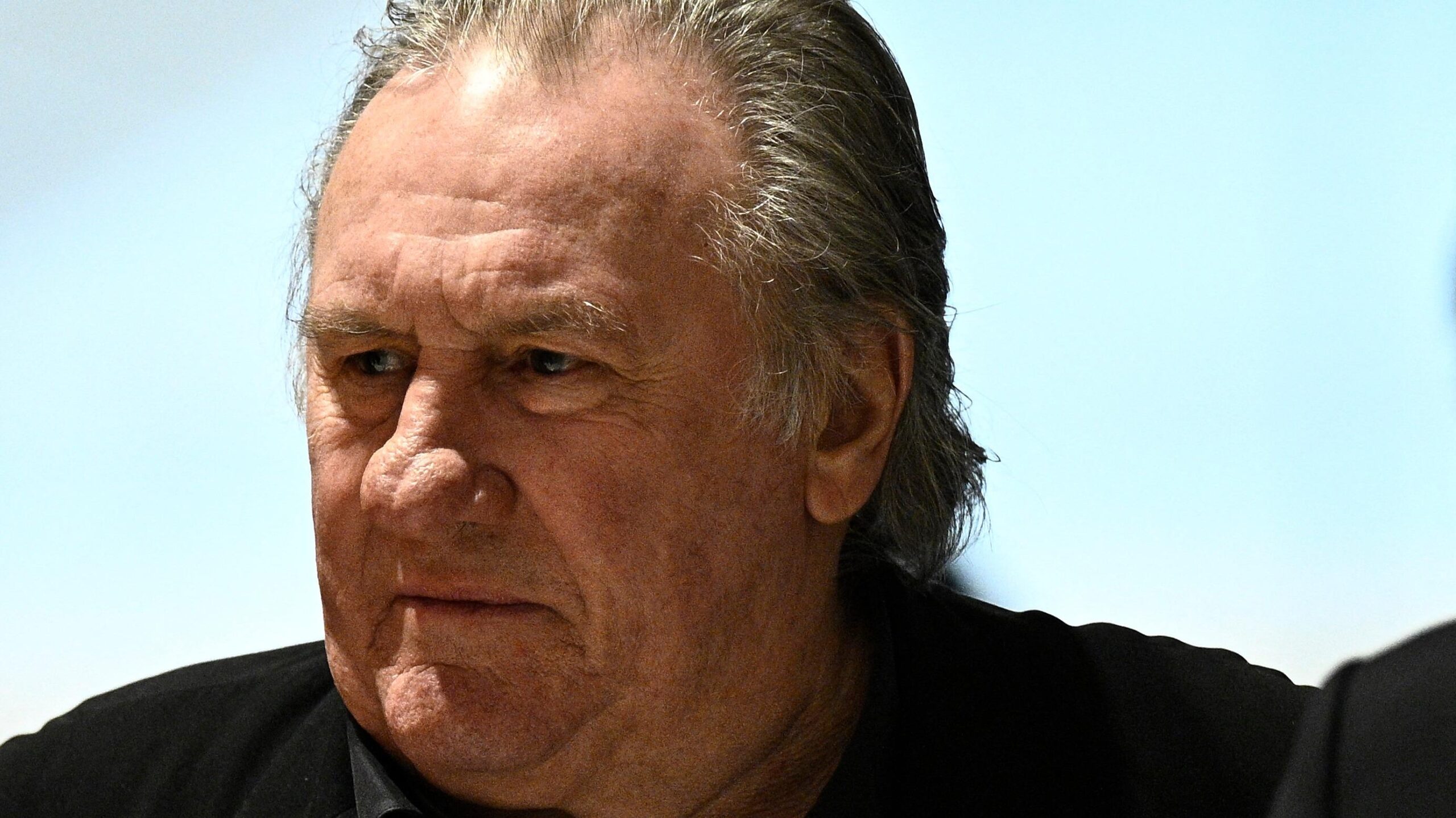 Gérard Depardieu, Fanny Ardant, Elle regardait sans plus rien voir, film, Açores, Portekiz, cinsel saldırı suçlamaları, mahkeme, Les Volets verts, oyuncu, yönetmen, çekim, haber, magazin, suçlama, savunma
