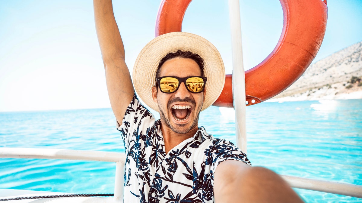Kruvaziyer, yolcu, kavga, yasak, davranış, alkol, güvenlik, kural, yasa, ihlal, madde, silah, şikayet, Galveston, Teksas, Carnival Cruise Line, ABD Gümrük ve Sınır Koruma, seyahat, tatil, sorumluluk, sonuç, sözleşme, liman
