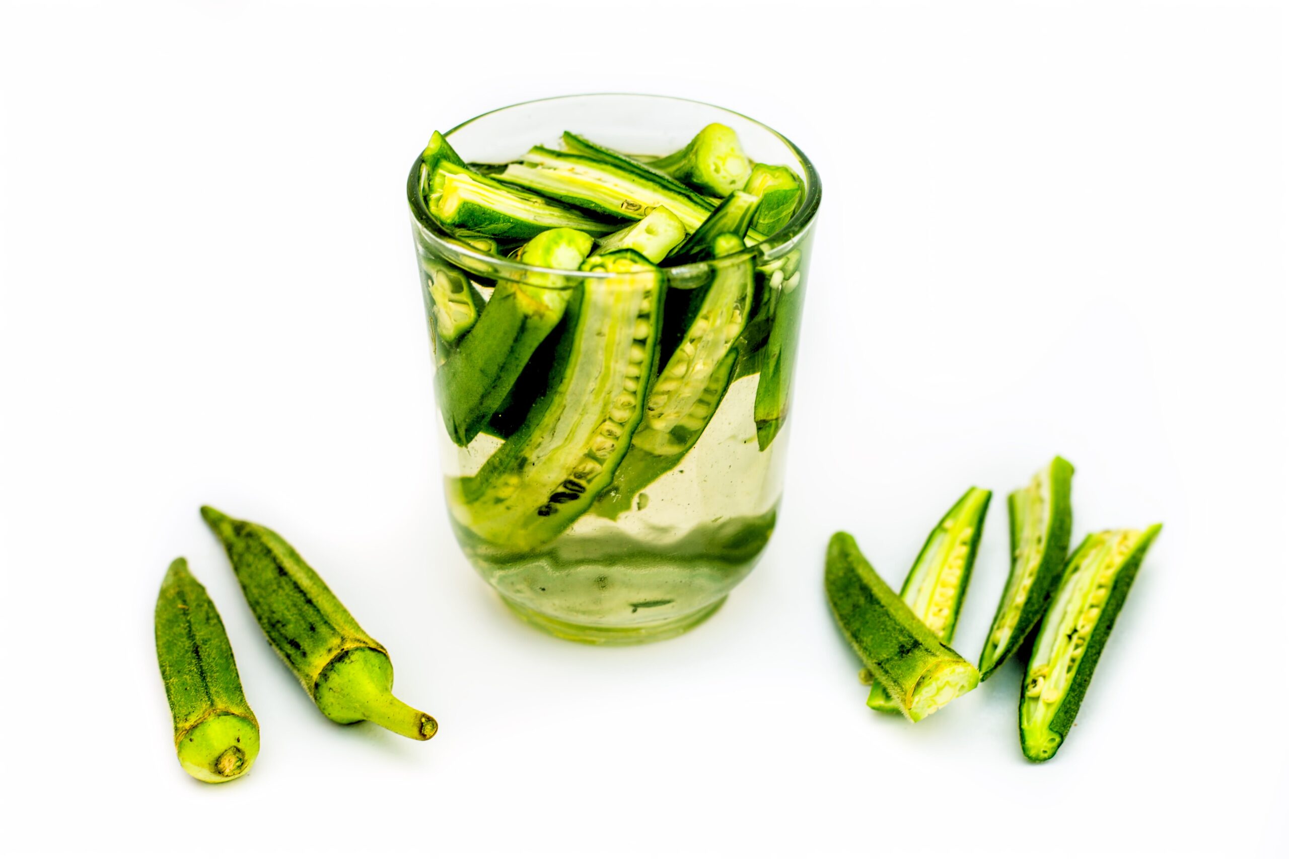 okra suyu, faydaları, TikTok trendi, sağlık, beslenme, diyet, okra, hamilelik, diyabet, vajinal kayganlık, bağırsak sağlığı, bilimsel kanıt, riskler, yan etkiler, böbrek taşı, oxalate, uzman görüşü, Caroline Thomason, beslenme uzmanı, webMD, lif, antioksidanlar, mineraller, amino asitler, karbonhidratlar, kan şekeri, kolesterol, su tüketimi, sebze tüketimi
