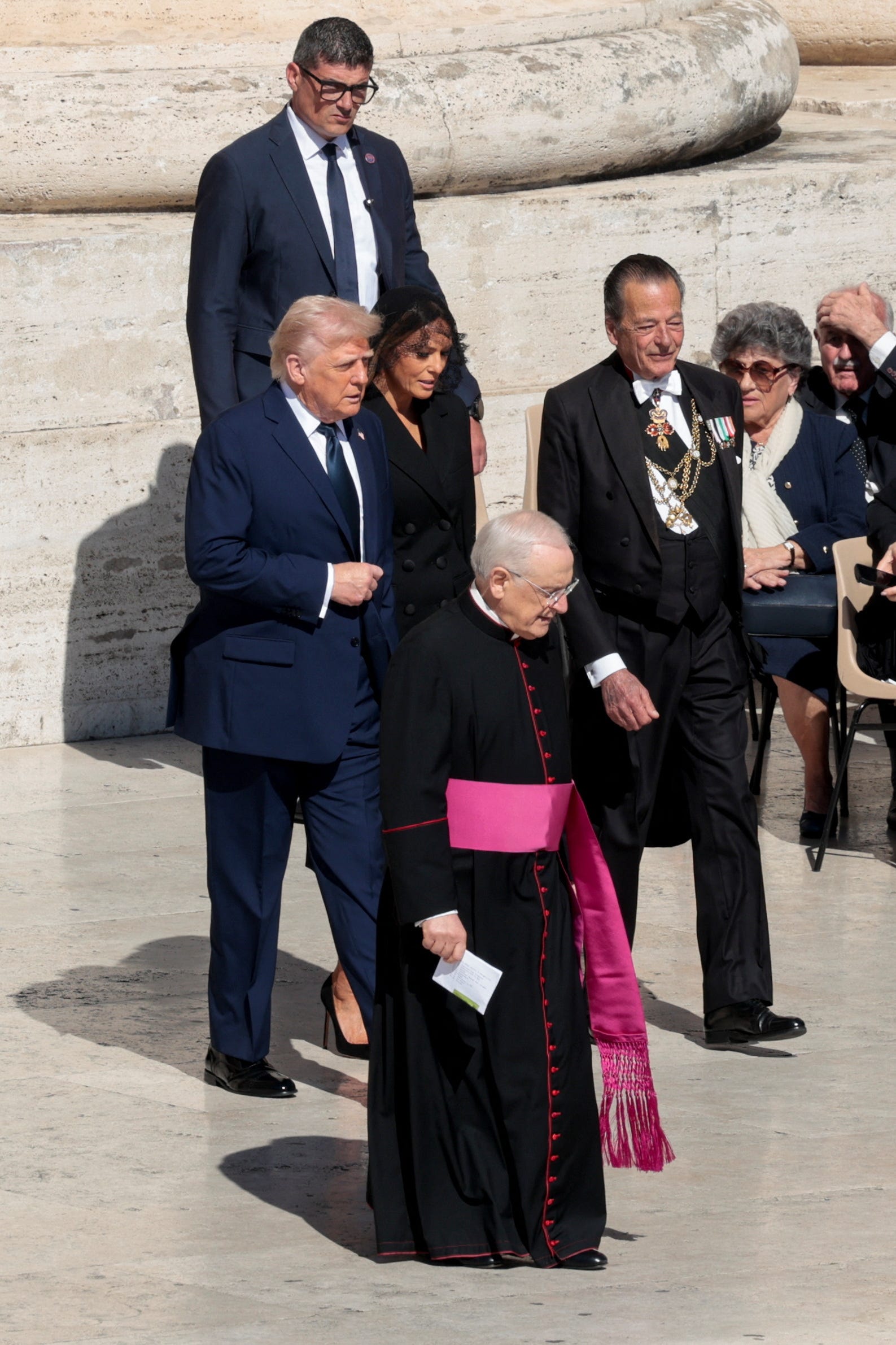 Donald Trump, Papa Franciscus, Vatikan, Papa Seçimi, Katolik Kilisesi, Siyasi Hiciv, Sosyal Medya Tepkisi, Cumhurbaşkanı, ABD, Beyaz Saray, Haberler, Papalık Konklavı, Dini İmaj, Siyasi Mizah
