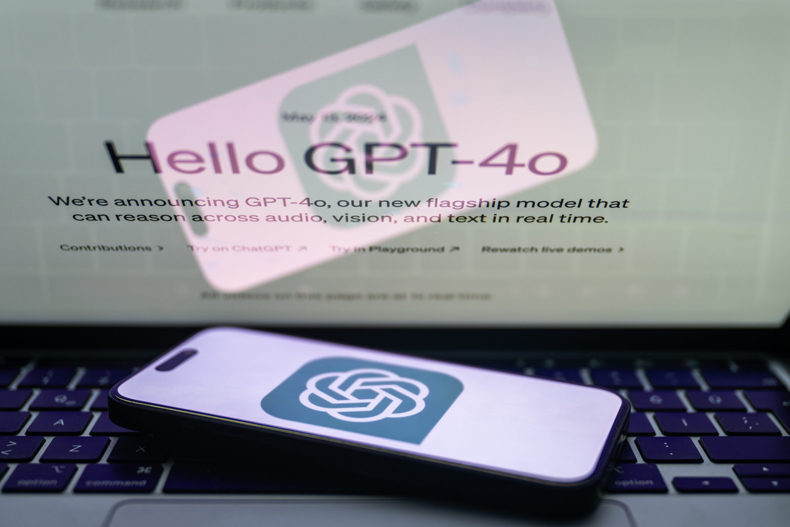 Yapay zeka, ChatGPT, OpenAI, GPT-4o, model kişiselleştirme, yapay zeka tehlikeleri, yapay zeka etik, yapay zeka flörtü, yapay zeka bağımlılığı, sosyal medya, dezenformasyon, komplo teorileri, kutuplaşma, algoritmik sistemler, kullanıcı katılımı, hakikat, yapay zeka zararları, siber güvenlik, teknoloji, politika, toplum, gelecek, haberler, Vox
