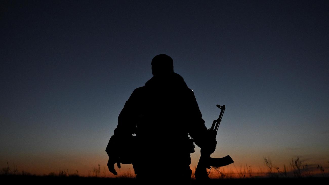 Rusya, Ukrayna, savaş, Donbass, işgal, toprak, ilerleme, ateşkes, müzakereler, Kyjiw, Putin, askeri durum, cephe hattı, ABD, barış görüşmeleri, bölgesel çatışma, jeopolitik analiz, Ukrayna krizi, Nisan ayı, askeri strateji
