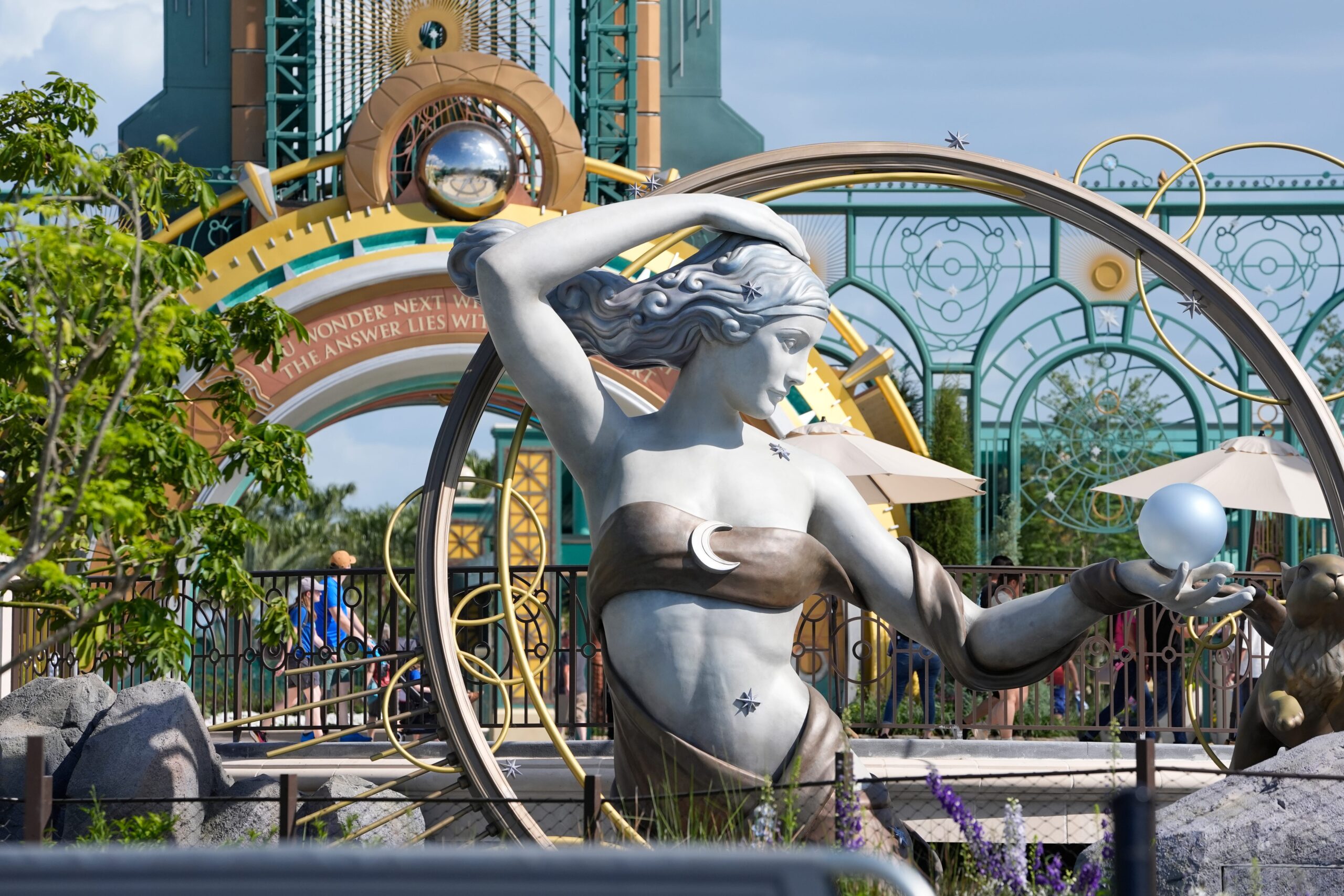 Universal Orlando, Epic Universe, tema parkı, yeni park, açılış, Universal Orlando Resort, Celestial Park, How to Train Your Dragon – Isle of Berk, Dark Universe, SUPER NINTENDO WORLD, The Wizarding World of Harry Potter – Ministry of Magic, eğlence, atraksiyonlar, gezilecek yerler, tatil, seyahat, aile tatili, Universal Studios, Islands of Adventure, CityWalk, Stardust Racers, Constellation Carousel, canavarlar, Frankenstein, Dracula, The Creature from the Black Lagoon, Super Mario Bros, Mario Kart, Yoshi, Donkey Kong, Harry Potter, Fantastic Beasts, Paris, Place Cachée, Harry Potter and the Battle at the Ministry, Métro-Floo, How to Train Your Dragon, Hiccup, Astrid, Stoic, Gobber, Fishlegs
