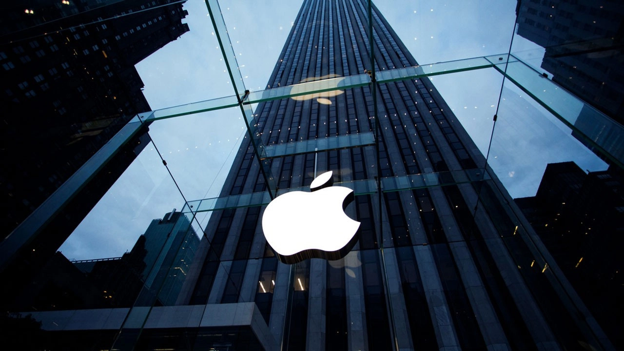 Elma, ABD yatırımı, Tim Cook, Donald Trump, üretim, tedarik zinciri, yapay zeka, iş imkanı, Amerikan ekonomisi, teknoloji, ABD, yatırım stratejisi, şirket haberleri
