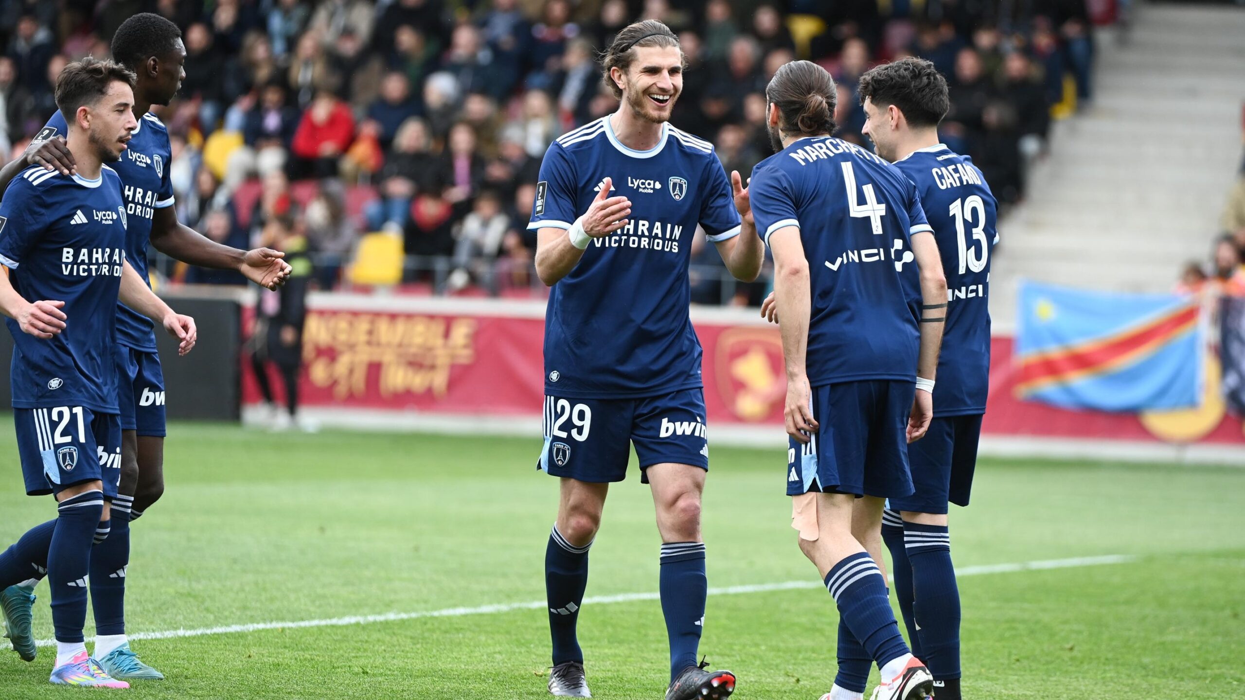 Paris FC, Ligue 1, Yükselme, Bernard Arnault, Paris Saint-Germain, PSG, Derbi, Futbol, Fransa, Stad Jean-Bouin, Parc des Princes, Transfer, Bütçe, Red Bull, Jürgen Klopp, Pierre Ferracci, Stéphane Gilli, Paris, Kulüp, Şampiyonluk, Küme düşme, Avrupa kupaları, Finansal Fair Play, Yeni transferler, Fransız futbolu
