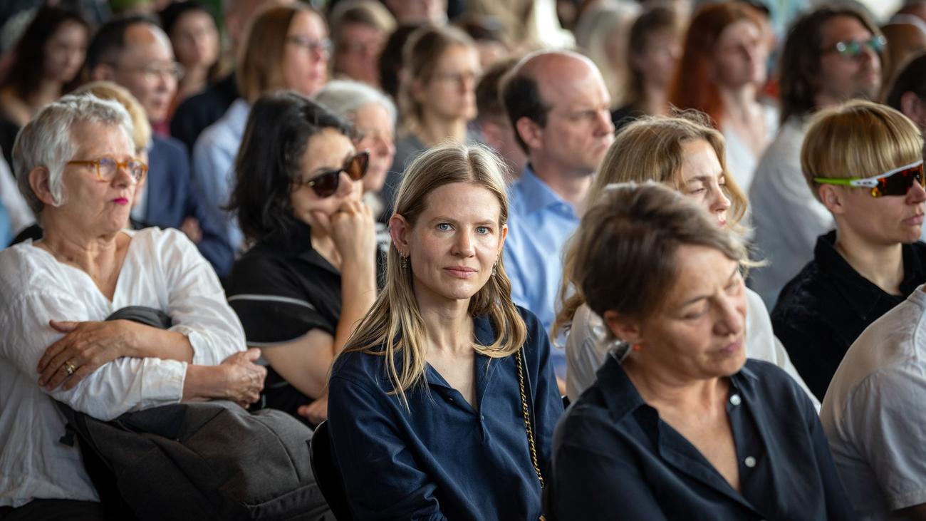 Christoph Schlingensief, Aino Laberenz, Almanya'yı Batırmak, Yeni Ulusal Galeri, Performans Sanatı, Almanya'yı Arama 99, Ulusalcılık, Kimlik, Alman Tarihi, Berlin Galeri Haftası, Sanat Mirası, Sanat Bağışı
