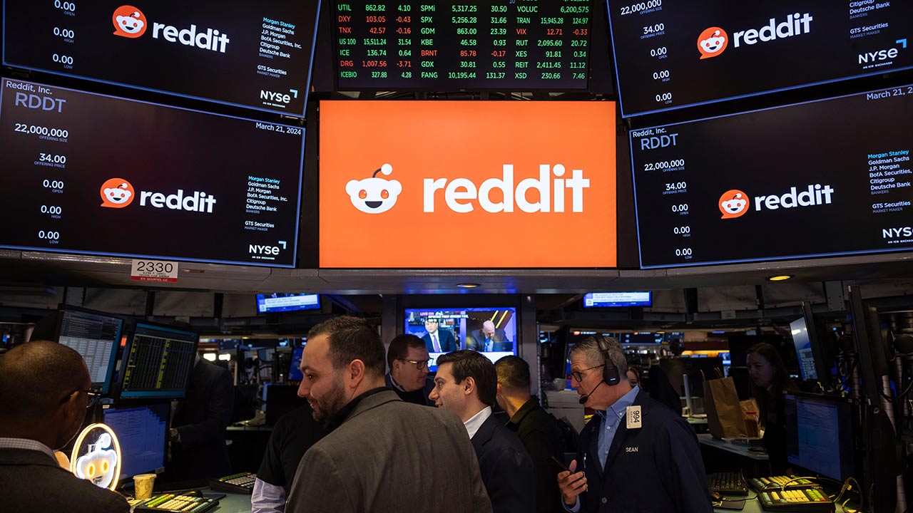 reddit, hisse senedi, kazanç raporu, kullanıcı büyümesi, Google arama trafiği, gelir, günlük aktif kullanıcılar, algoritma değişiklikleri, yatırımcı endişeleri, platform geliştirme, doğrudan kullanıcı katılımı, dijital reklamcılık, uzun vadeli başarı, Reddit CEO'su, Steve Huffman
