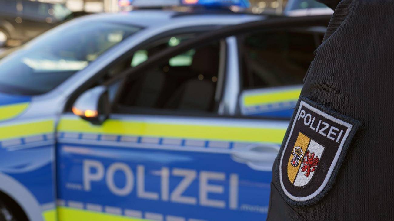 meta anahtar kelimeler: Dijital Polis Merkezi, Mecklenburg-Vorpommern, Online Şikayet, Neubrandenburg Polis Merkezi, Dijitalleşme, Christian Pegel, Eyalet Polisi, Polis Merkezi, Verimlilik, Polis, Suç Komiserliği, Operasyon Kontrol Merkezi, Online Şikayet İşleme, Polis Teşkilatı, Modernizasyon
