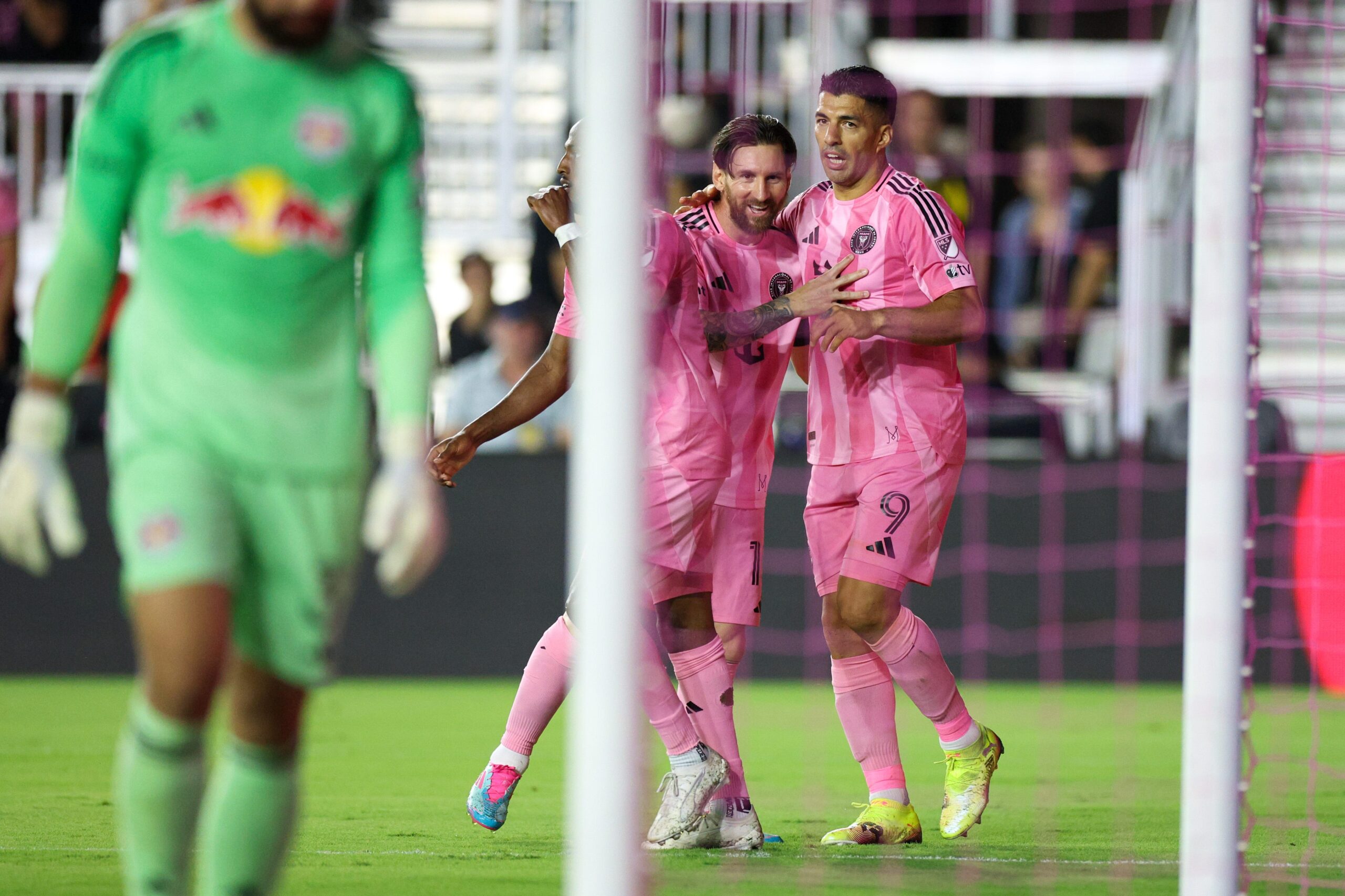 Lionel Messi, Inter Miami, MLS, Futbol, New York Red Bulls, Chase Stadium, Patrick Mahomes, Odell Beckham, Lindsey Vonn, Fafa Picault, Marcelo Weingandt, Luis Suarez, Concacaf Şampiyonlar Ligi, Mohammed Sofo, Minnesota United, San Jose Earthquakes, Maç Özeti, Skor, Haberler
