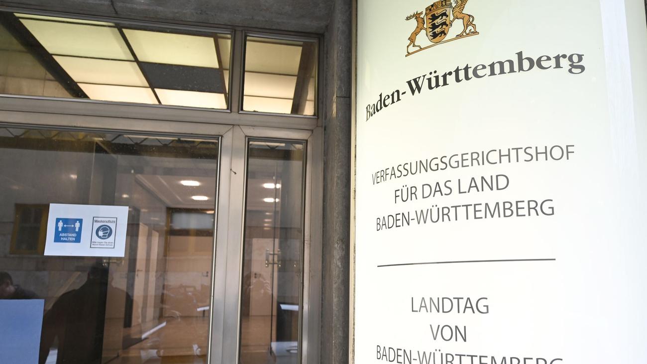 FDP, Baden-Württemberg, Verfassungsgerichtshof, Bundesrat, Schuldenregeln, Finanzpaket, Savunma, Altyapı, Federal Hükümet, Dava, Hukuk, Siyasi, Eyalet Parlamentosu, Başvuru, Geri Çekme, Prosedür, Bütçe, Borçlanma, Yargı
