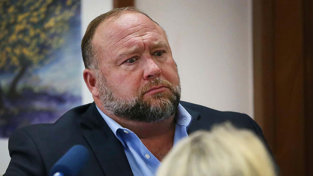 Alex Jones, Donald Trump, otoriter hükümet, ABD, podcast, Nick Fuentes, beyaz üstünlükçüsü, Trump yönetimi, ICE, Wisconsin hakimi, yargı, yürütme erki, federal polis, Oklahoma, MAGA, Diet Coke, GMO E. coli dışkısı

