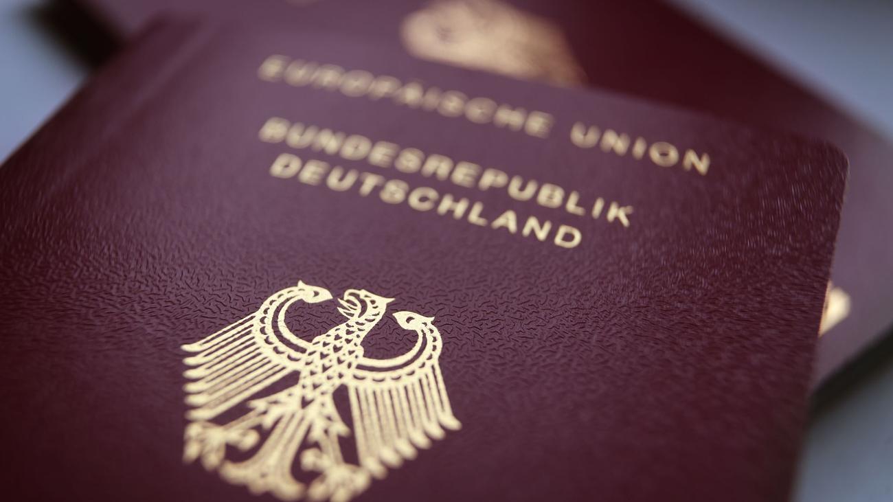 Personalausweis, Reisepass, Direktversand, Gebühren, Bürgeramt, Behörde, Deutsche Post, DHL, Ausweisdokument, Verwaltungsprozesse, Digitales Passbild, Führerscheinversand, Kommunale Spitzenverbände, Städtetag NRW, Deutscher Städte- und Gemeindebund
