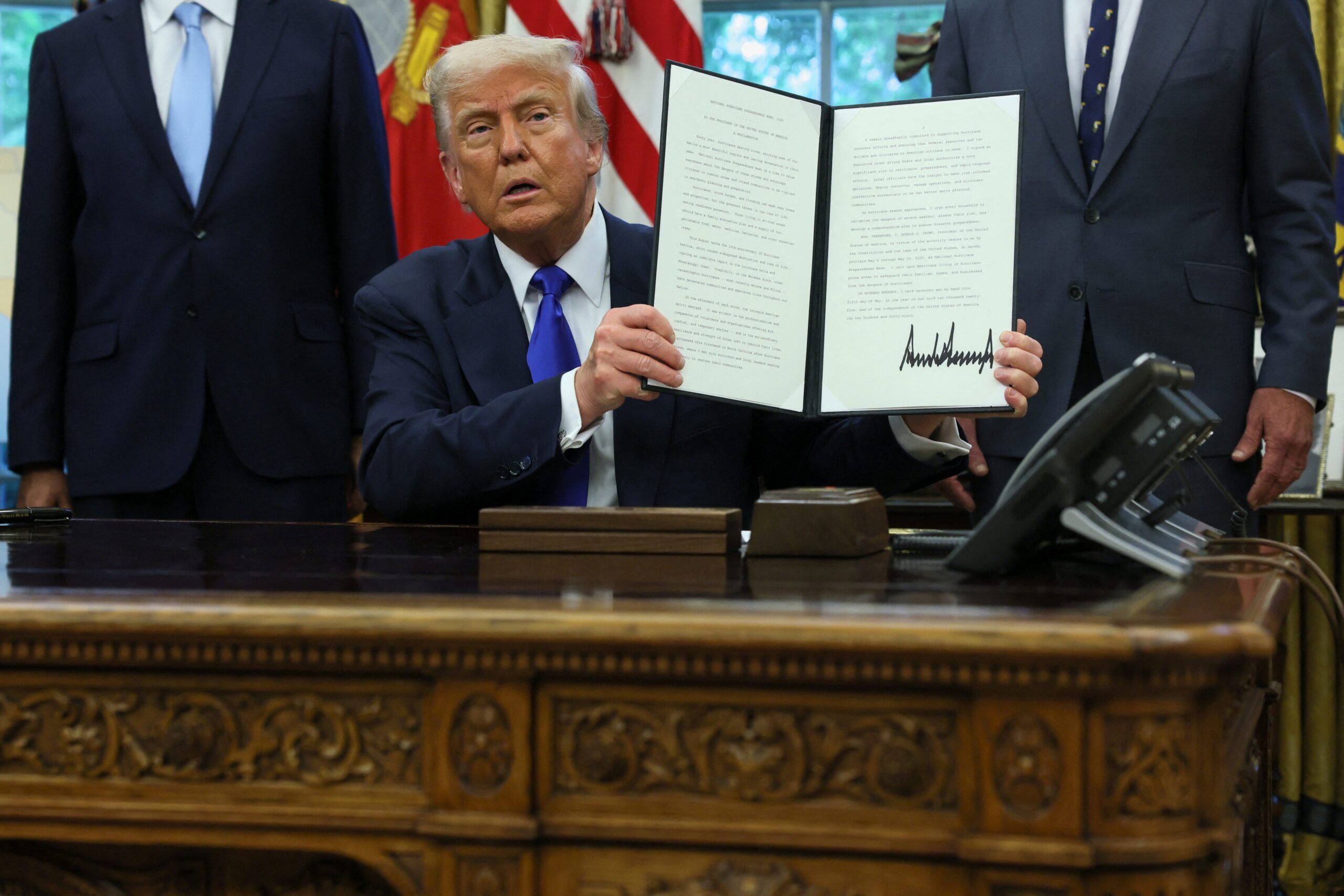 Donald Trump, COVID-19, Kazanç fonksiyonu araştırması, Wuhan Viroloji Enstitüsü, Çin, İran, Biyomedikal araştırma, Federal fon kesintisi, Laboratuvar sızıntısı teorisi, Pandemi kökeni, ABD istihbarat raporu, Mao Ning, Robert F. Kennedy Jr, Aşı geliştirme, Ulusal Sağlık Enstitüleri
