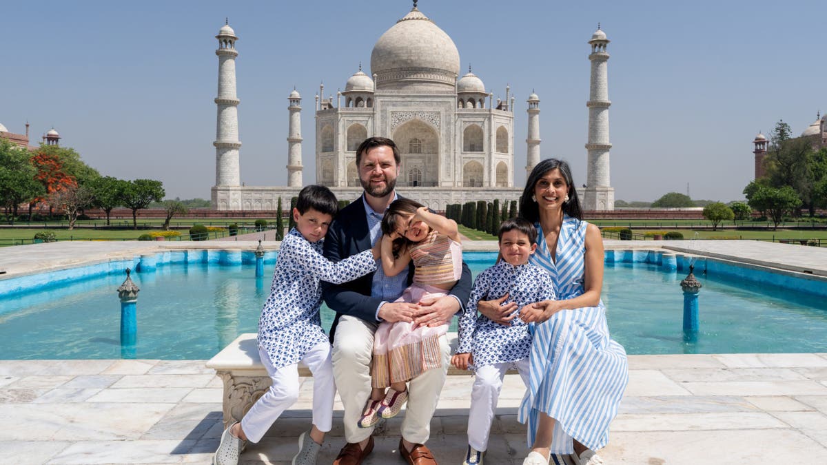 JD Vance, Usha Vance, İkinci Aile, İkinci Başkan Yardımcısı, Fox News Digital, röportaj, çocuklar, Ewan Vance, Vivek Vance, Mirabel Vance, Deniz Gözlemevi, Beyaz Saray, okul, Cincinnati, Kennedy Merkezi, sanat, normal yaşam, siyaset, ABD, Trump, Başkan Trump
