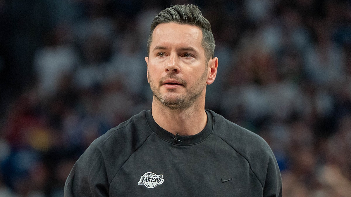 JJ Redick, Los Angeles Lakers, NBA, Brian Windhorst, Luka Dončić, Playofflar, Koçluk, Duygusal Kontrol, Reggie Miller, Haber Konferansı, Rotasyon, Oyuncu Değişiklikleri, Sezon Dışı, Takas, Minnesota Timberwolves, ESPN, Fox News, Spor Haberleri

