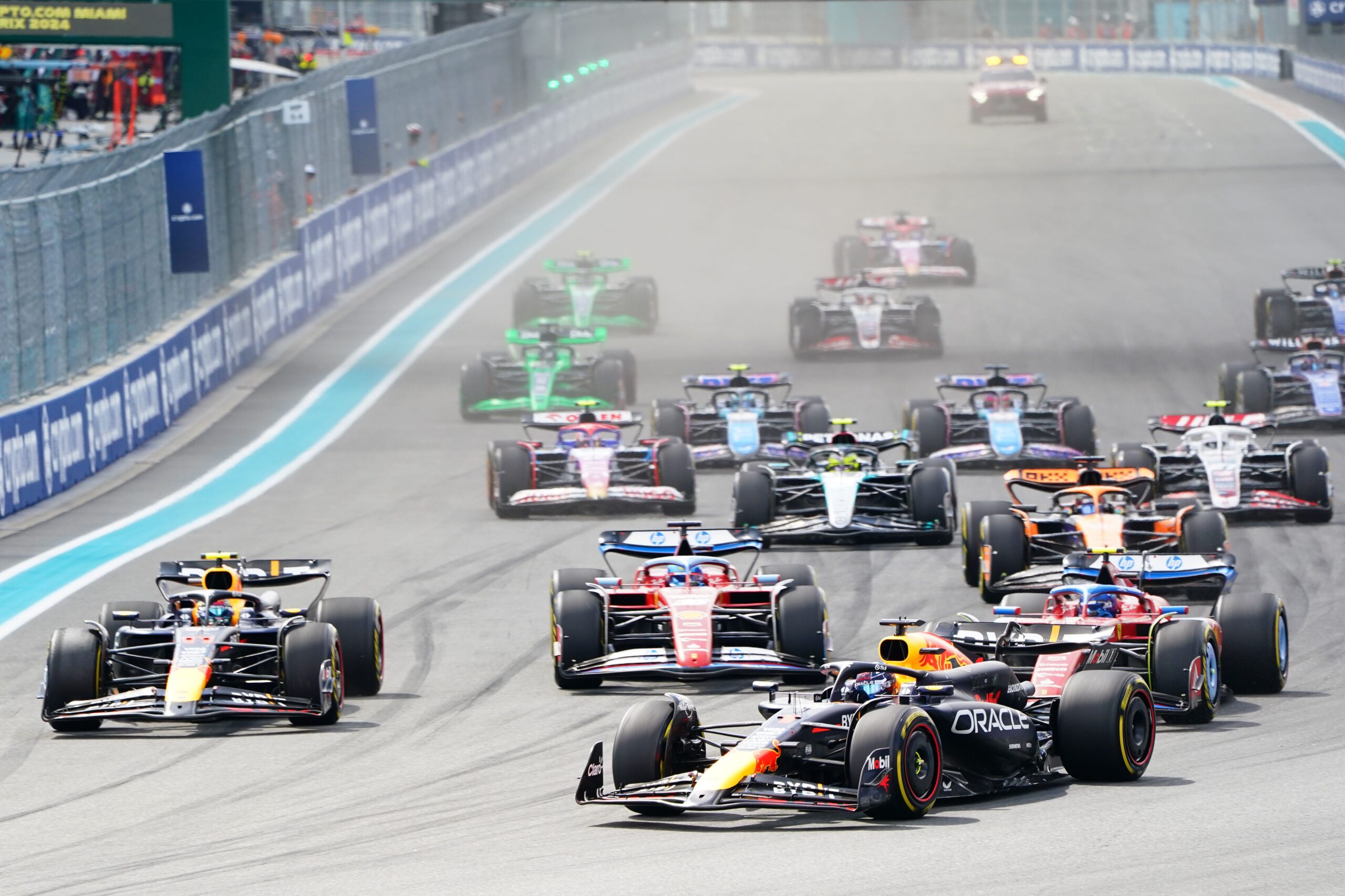 Miami Grand Prix, Formula 1, F1, McLaren, Lando Norris, Oscar Piastri, Max Verstappen, Oracle Red Bull Racing, Sling, ESPN, canlı yayın, yarış, Miami International Autodrome, spor, motorsporları
