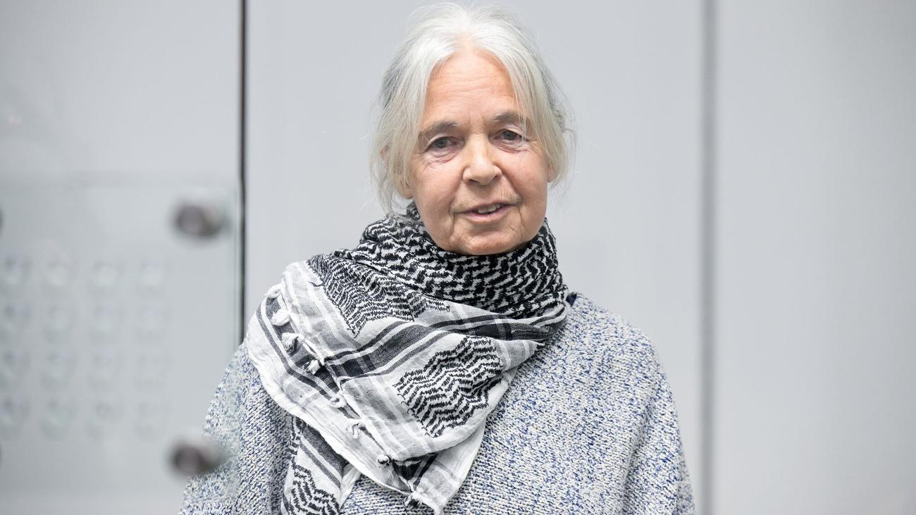 Daniela Klette, RAF, Rote Armee Fraktion, Festnahme, Prozess, Verden, Celle, LKA Niedersachsen, Zielfahndung, Raubüberfälle, Ernst-Volker Staub, Burkhard Garweg, Berlin-Kreuzberg, Panzerfaust, Kriegswaffen, Gold, Bargeld, Geldtransporter, Stuhr, Mordversuch, DNA-Spuren, Untergrund, Terrorismus, RAF-Anschläge, Bundesanwaltschaft, Verjährung, linksextremistisch
