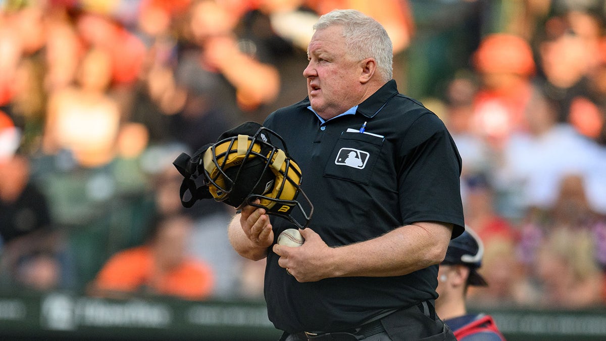 Beyzbol, MLB, Boston Red Sox, Minnesota Twins, Bill Miller, hakem, tartışma, hata, video incelemesi, Fenway Park, küfür, spor haberleri, Rafael Devers, Jarren Duran, Liam Hendriks
