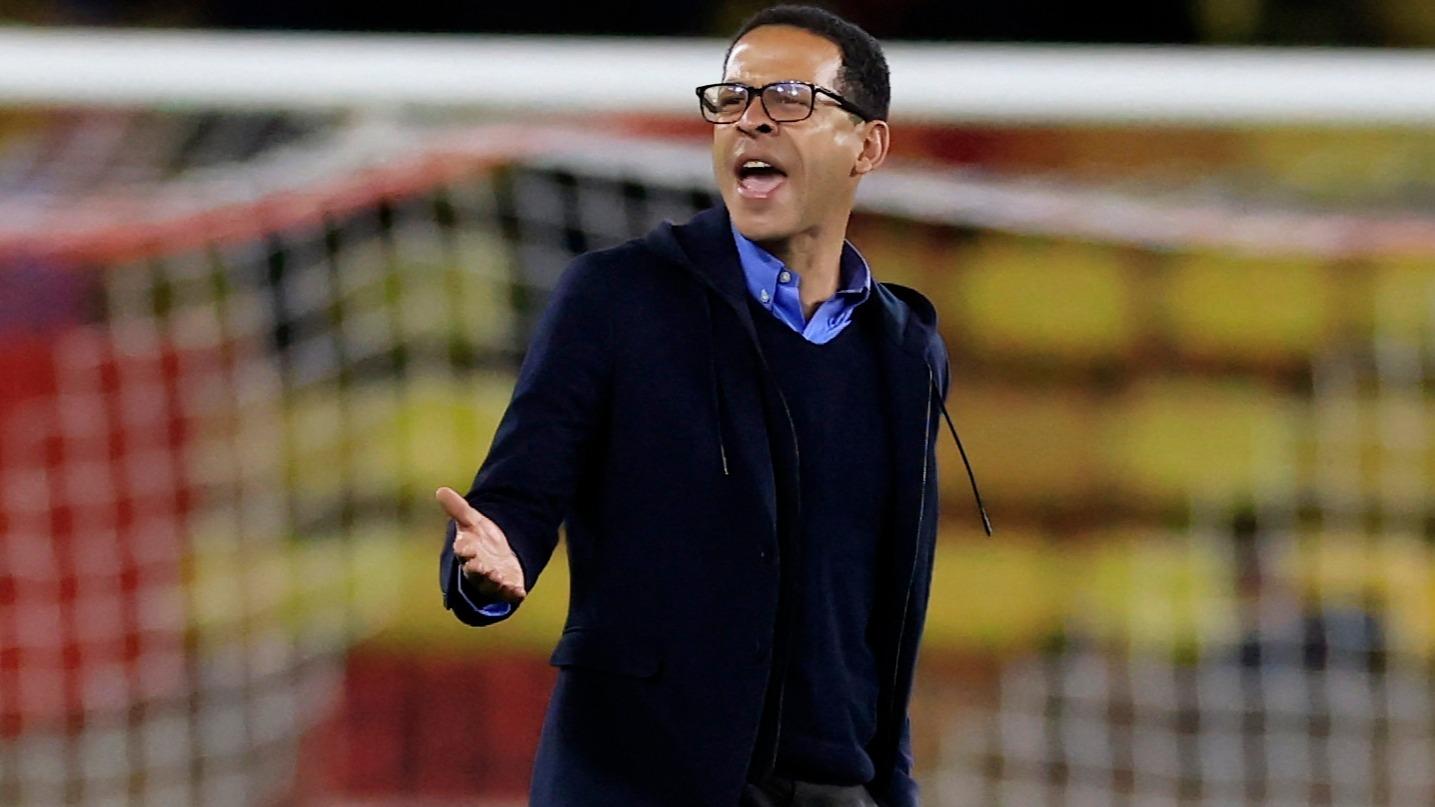 Liam Rosenior, RC Strasbourg Alsace, Ligue 1, Paris SG, BlueCo, Futbol, Antrenör, Transfer, Avrupa Kupası, Premier Lig, Championship, Derby County FC, Hull City AFC, Patrick Vieira, Genç Oyuncular, Futbol Taktiği, Futbol Analizi, Marc Keller, Meinau Stadı, Futbol Stratejisi, Futbol Yönetimi
