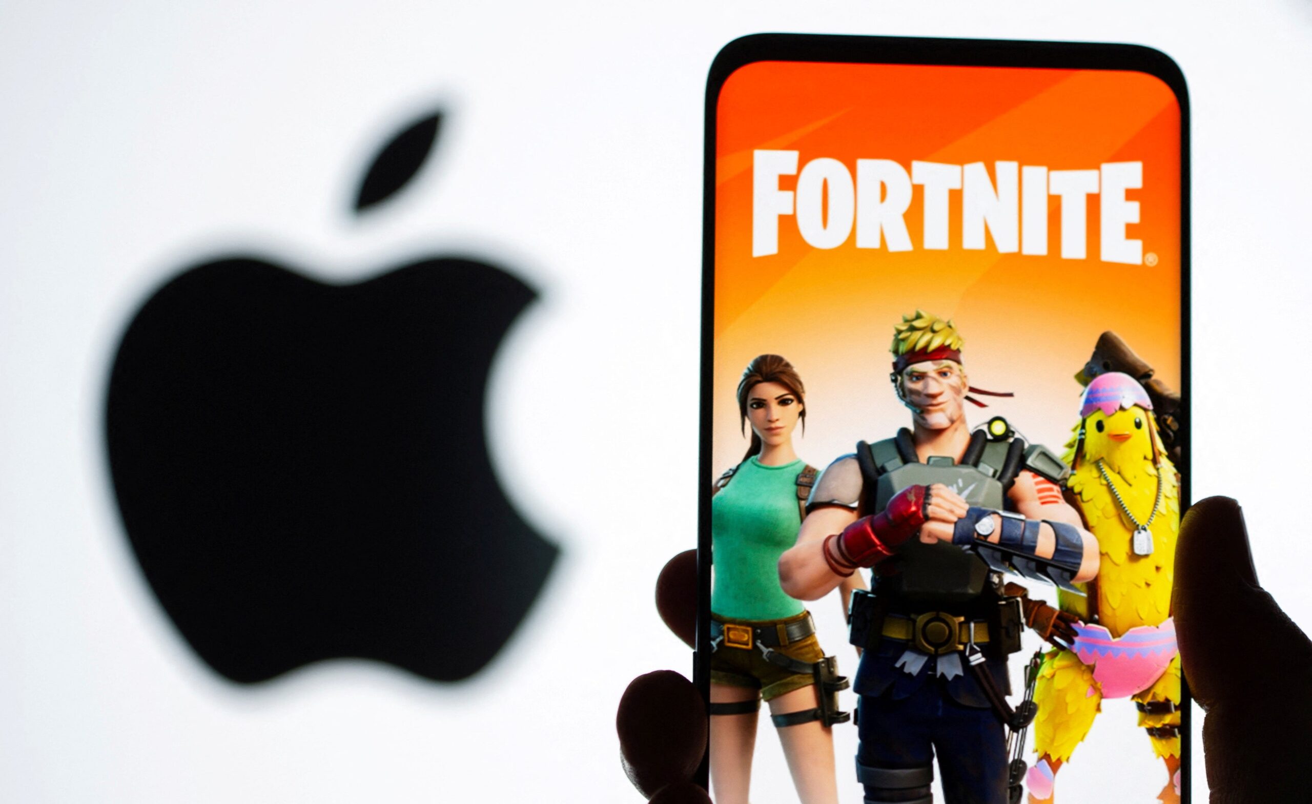 Elma, Apple, AAPL.O, Epic Games, Fortnite, uygulama mağazası, App Store, rekabet, tekelcilik, mahkeme kararı, Yvonne Gonzalez Rogers, Alex Roman, ceza soruşturması, ihlal, komisyon, ödeme yöntemleri, geliştiriciler, tüketiciler, hukuk, dava, ABD, Kaliforniya, Trump tarifeleri, Tim Sweeney, rekabet hukuku, suç duyurusu, meta keywords, anahtar kelimeler
