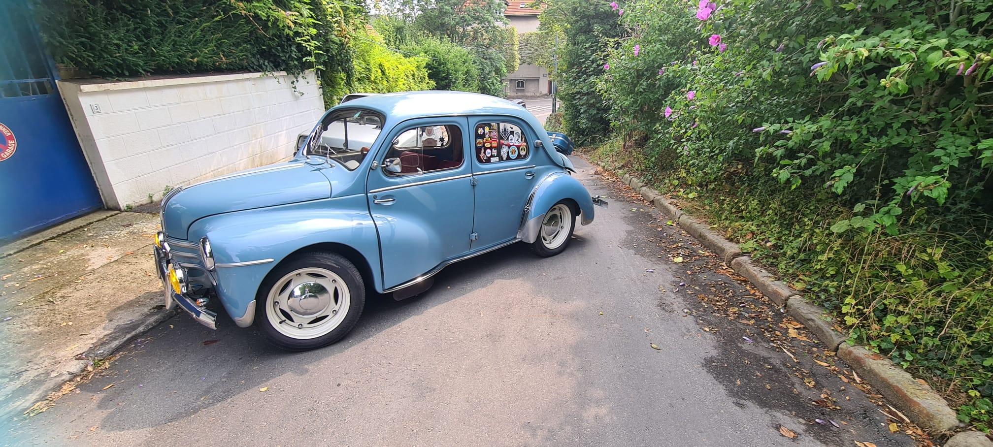 Renault 4CV, klasik araba, antika araba, otomobil tutkusu, restorasyon, modifikasyon, koleksiyon, araba kulübü, Nogent-sur-Marne, Grégory, Fransız otomobil, tarihi otomobil, otomobil topluluğu, araç modifikasyonu, otomobil nostaljisi, eski otomobil, araba tamiri, otomobil mekaniği
