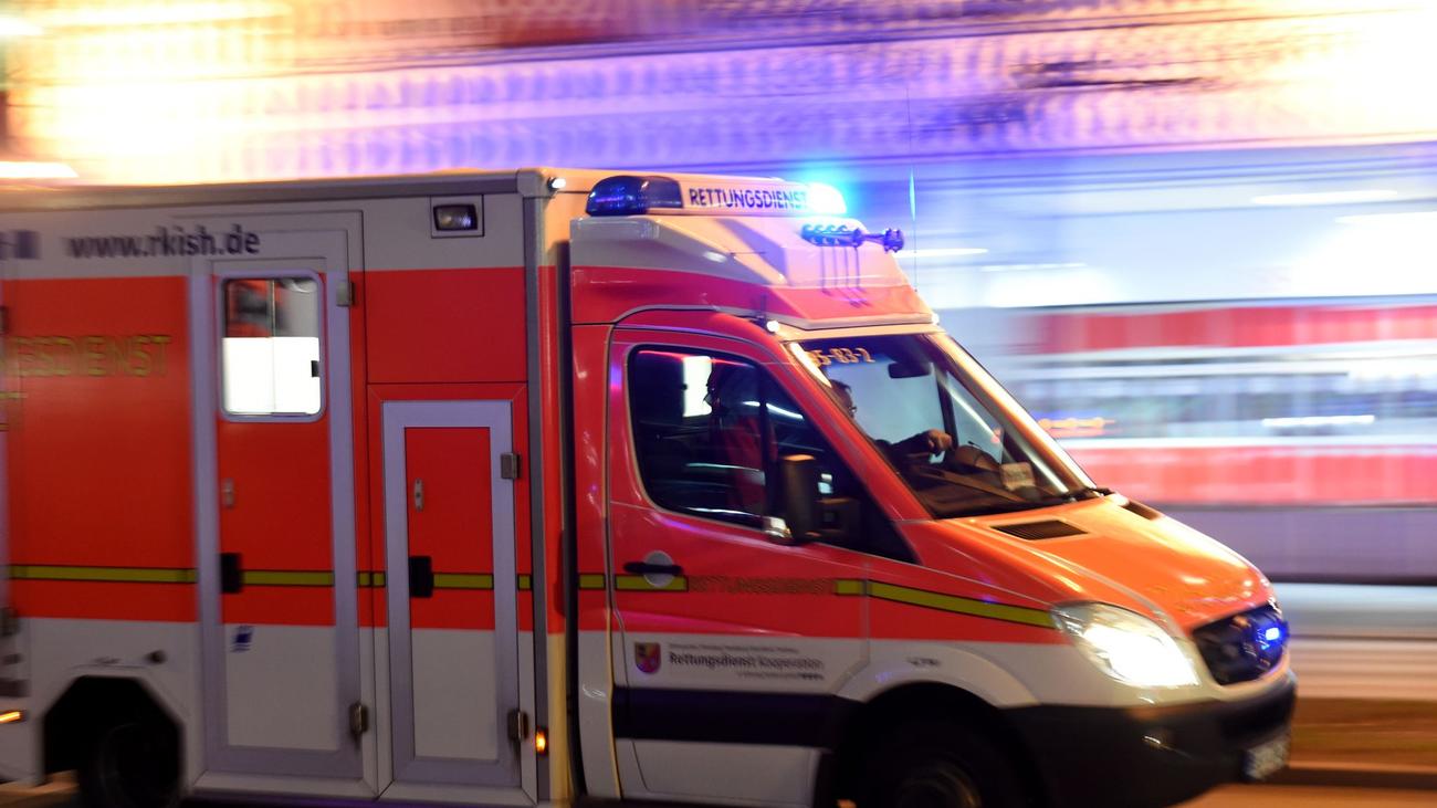 Husum, Nordfriesland, Fahrradunfall, Rennradfahrer, Unfallflucht, Zeugenaufruf, 82-jährige Frau, Verkehrsunfall, Polizei, Ehepaar, Abbiegeunfall
