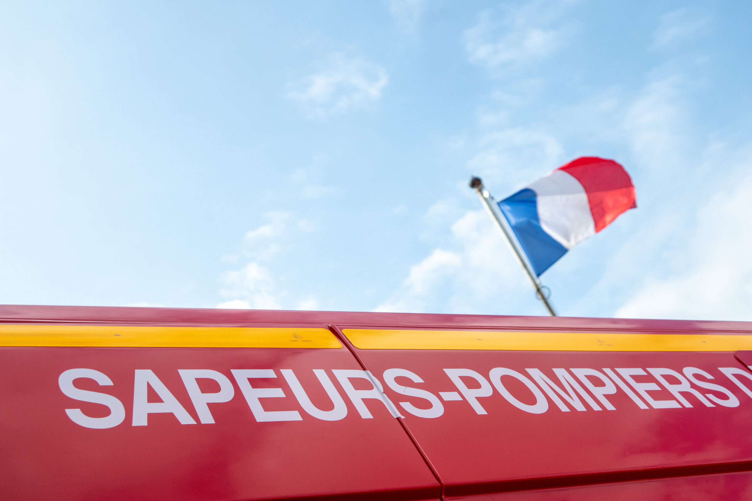yangın, Paris, 6. arrondissement, Boulevard Saint Germain, itfaiye, yaralılar, soruşturma, bina yangını, Fransa
