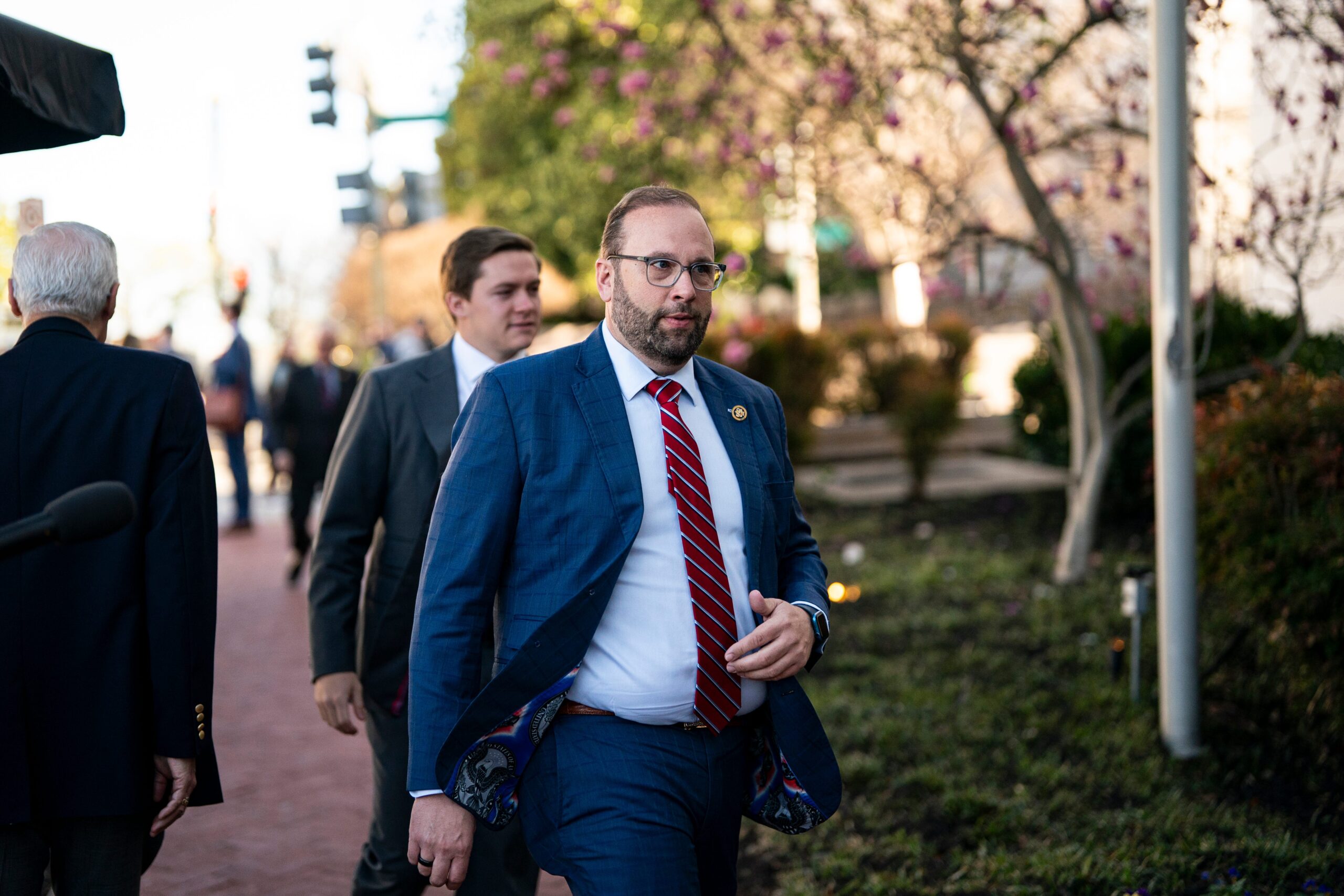 Başkan Trump, Kongre, Cumhuriyetçiler, Mike Johnson, JD Vance, Vergi indirimleri, Sınır güvenliği, Savunma, Enerji üretimi, Jason Smith, Temsilciler Meclisi, Senato, Vergi politikası, Eyalet ve yerel vergi indirimleri, Bütçe, Özgürlük Grubu, Andy Harris, Thomas Massie, Markwayne Mullin, Mitch McConnell, Kabine adayları, Tarifeler, Rusya, Ukrayna, Siyasi analiz, ABD siyaseti, Yasama süreci, Donald Trump'ın gündemi
