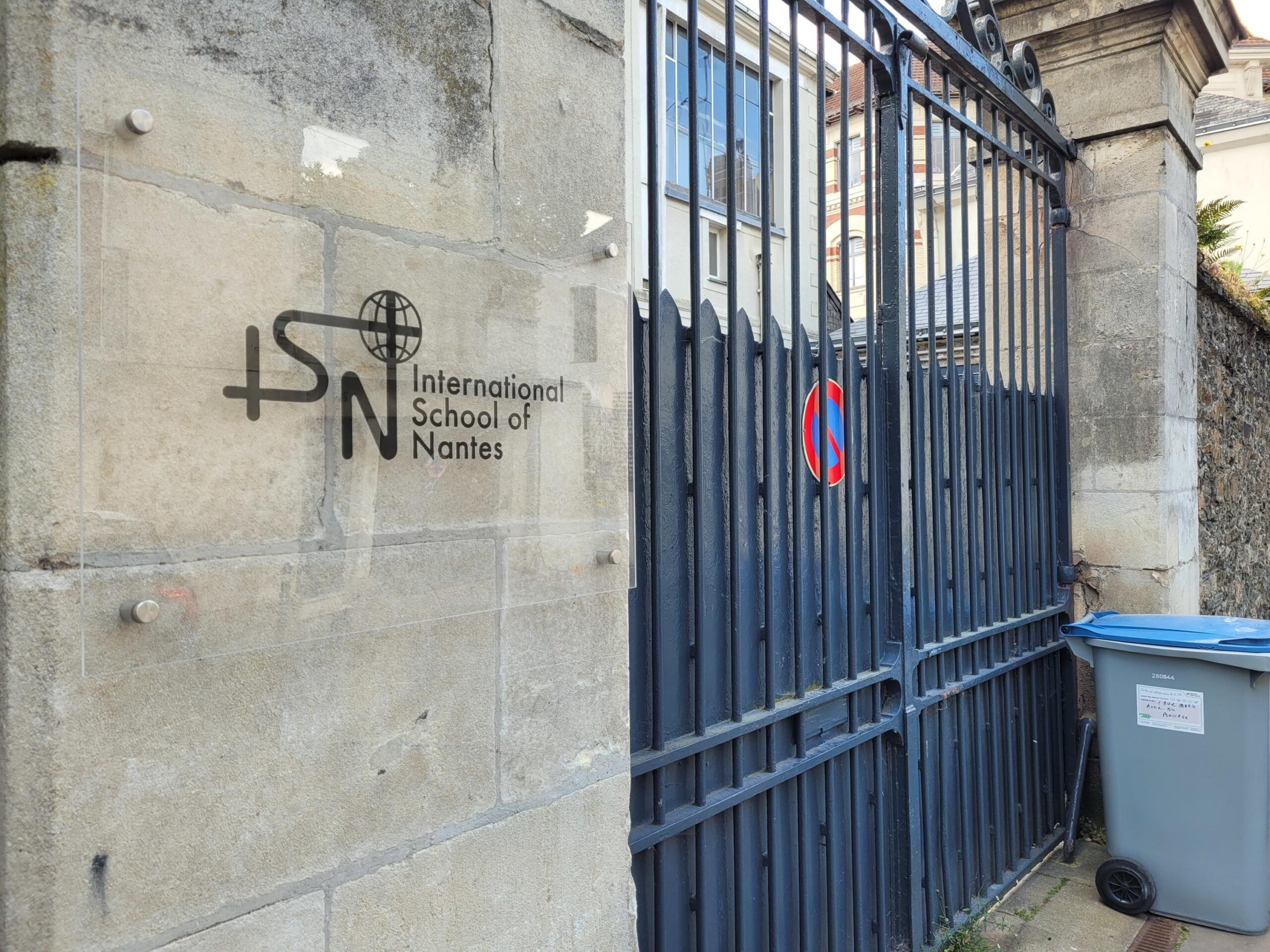 International School of Nantes, ISN, Saint-Herblain, Nantes, Okul, Bilingue, İki dilli, İş hukuku, İşçi hakları, Çalışma koşulları, Taciz, Mobbing, Maaş ödemesi, İşten çıkarma, İş mahkemesi, Tazminat, Güvenlik, Tehlike, İhbarcı, İfade özgürlüğü, Liquidation, Tasfiye, Hello ISN, Eğitim, Öğrenci, Çocuk güvenliği
