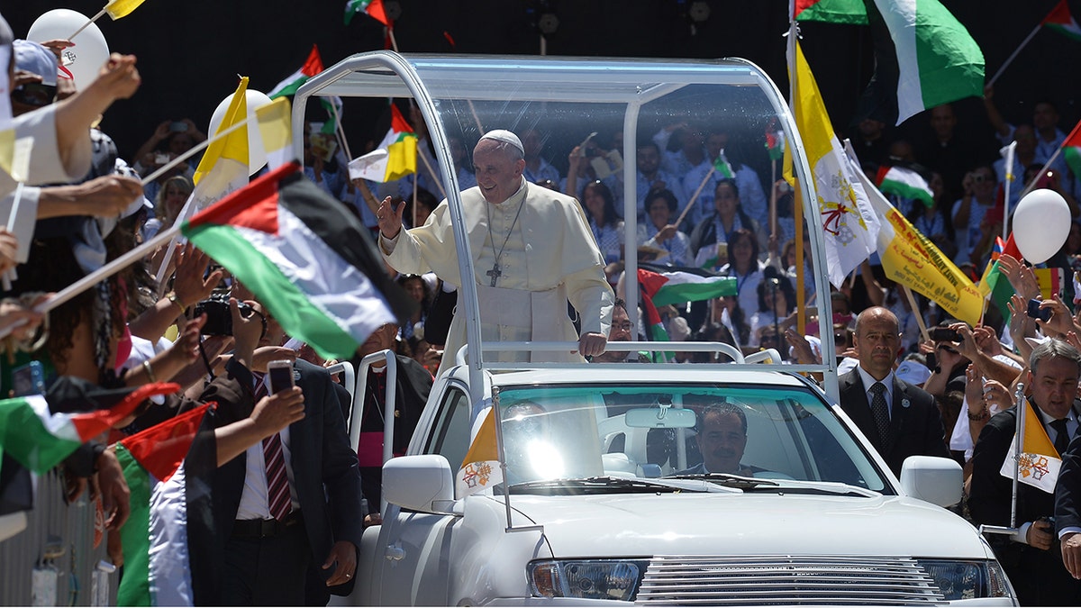Papa Francis, Papa Mobil, Gazze, Çocuk Sağlığı, Caritas Jerusalem, Vatikan, İnsani Yardım, Sağlık Kliniği, İsrail-Hamas Savaşı, Ateşkes, Filistin, Çocuklar, Yardım, Ölen Papa, Katolik Kilisesi, ABD Dış Yardımı, USAID, Yoksulluk, Sağlık Hizmetleri, Savaş, İnsani Kriz, Çocuk Hakları
