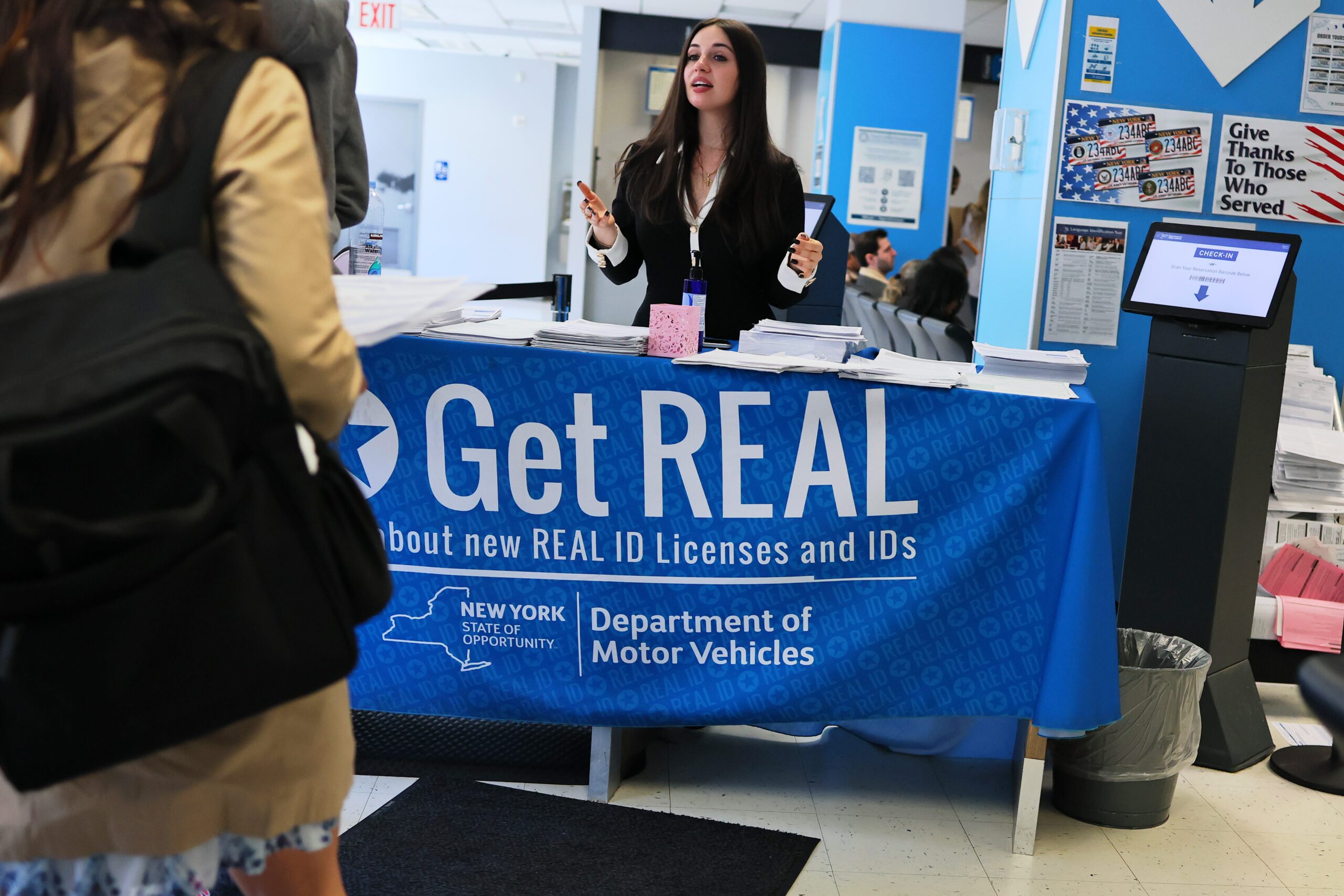 REAL ID, REAL ID deadline, REAL ID nedir, REAL ID alma, REAL ID başvuru, REAL ID tarihi, REAL ID 2025, Uçuş için kimlik, Kimlik doğrulama, TSA, Seyahat kuralları, İç hat uçuşları, ABD seyahat, Kimlik kartı, Ehliyet, Pasaport, Güvenlik kontrolü, Federal tesisler, Kimlik gereksinimleri, Seyahat ipuçları, Department of Homeland Security, DMV, Ehliyet yenileme, COVID-19 seyahat, Amerika Birleşik Devletleri seyahat, Gerçek kimlik, REAL ID ne zaman zorunlu, REAL ID nasıl alınır, California REAL ID, Seyahat hazırlığı, Sınır güvenliği, Güvenli seyahat, Kimlik kontrolü, Devlet daireleri, Kimlik belgesi, Uçak seyahati, Havaalanı güvenliği, Seyahat planlama
