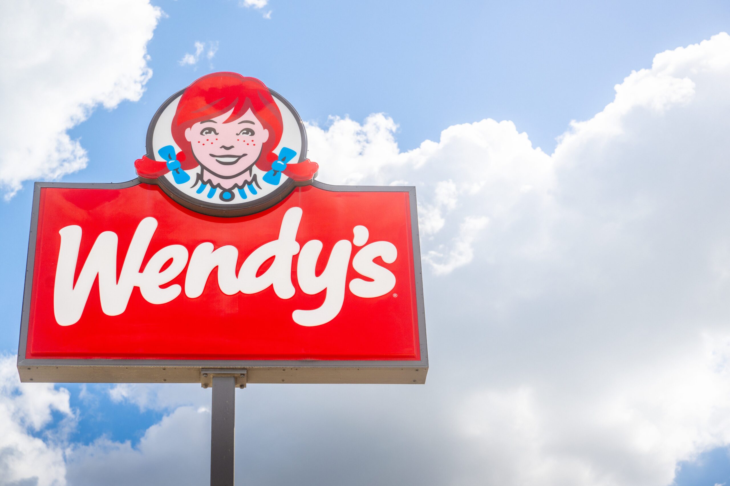 Wendy's, hamburger köftesi, perakende, süpermarket, Kroger, King Soopers, Columbus, Ohio, Denver, Colorado, ızgara sezonu, fast food, Snackolator, Instagram, gıda trendleri
