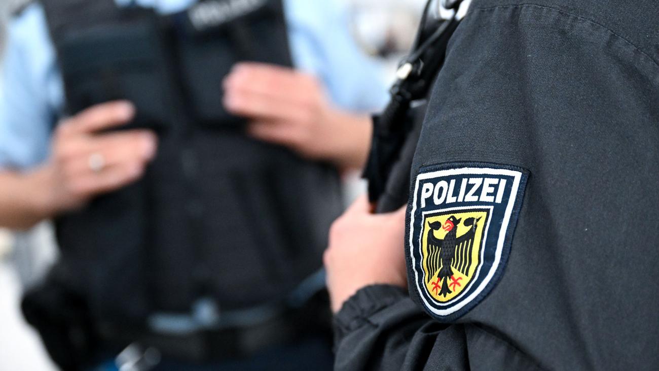 Oberbayern, S-Bahn, kaza, Taufkirchen, tren, raylar, yaralanma, kız çocuğu, kulaklık, Bundespolizei, Almanya, Münih, Landkreis Münih, hızlı fren, güvenlik, tren kazası, alt vücut, pelvis yaralanması, hastane, önlem, uyarı, tehlike
